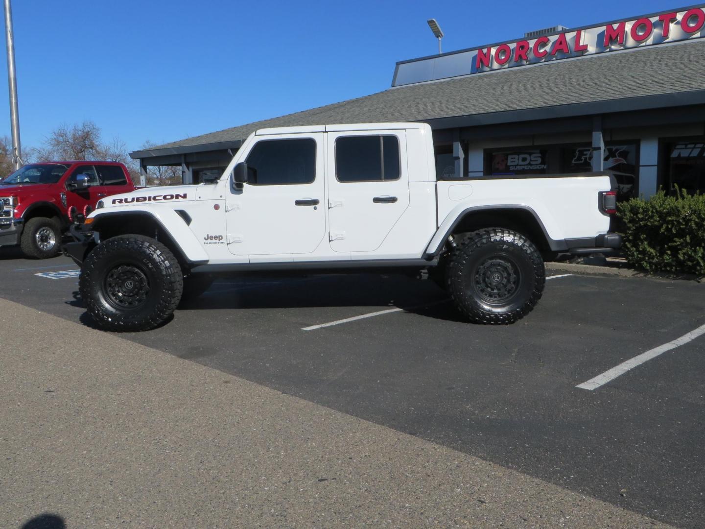 2020 White Jeep Gladiator Rubicon Launch Edition (1C6JJTBG5LL) with an V6 VVT 3.6 Liter engine, Automatic 8-Spd transmission, located at 2630 Grass Valley Highway, Auburn, CA, 95603, (530) 508-5100, 38.937893, -121.095482 - Gladiator Launch Edition, with JKS suspension, Fox shocks and steering stabilizer, 37" Toyo MT tires, Black Rhino Arsenal wheels, Warn Winch, LED lights and Tinted windows. - Photo#7