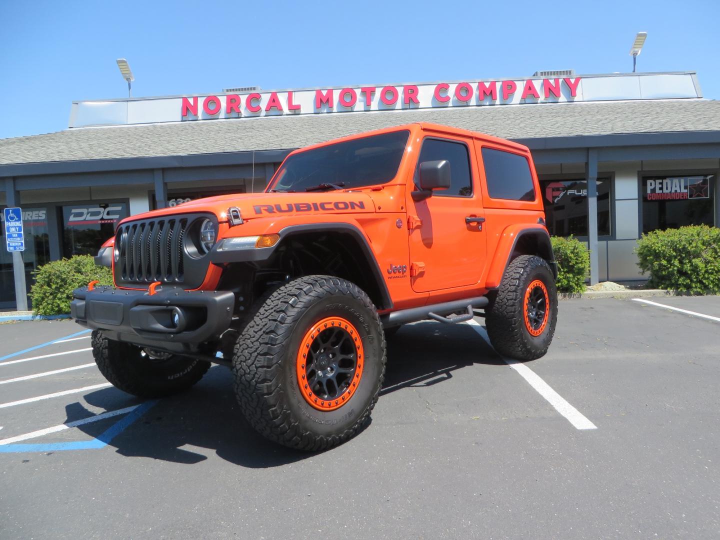 2020 ORANGE /black Jeep Wrangler Rubicon (1C4HJXCG3LW) with an 3.6L V6 DOHC 24V FFV engine, 6A transmission, located at 2630 Grass Valley Highway, Auburn, CA, 95603, (530) 508-5100, 38.937893, -121.095482 - Teraflex suspension, Fox Shocks, Mopar simulated beadlock wheels, 37" BFG KO2 tires, Running boards, Oracle tail lights, window tint, Weathertech floor liners, and a Redline subwoofer. - Photo#0