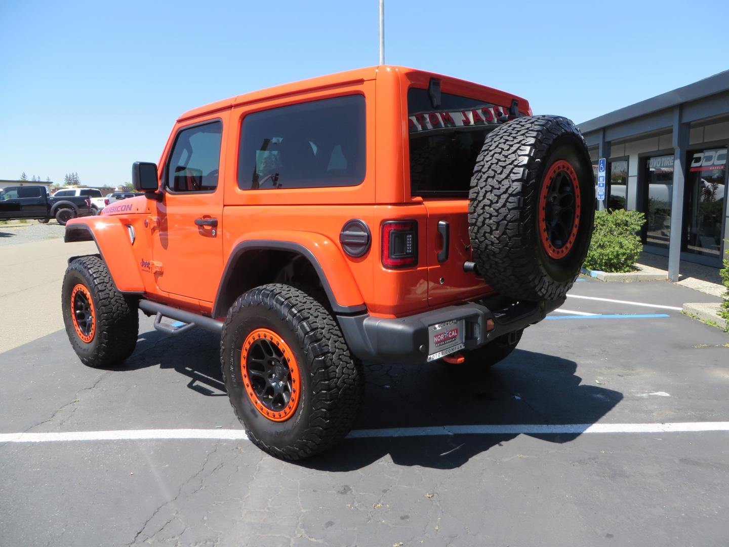 2020 ORANGE /black Jeep Wrangler Rubicon (1C4HJXCG3LW) with an 3.6L V6 DOHC 24V FFV engine, 6A transmission, located at 2630 Grass Valley Highway, Auburn, CA, 95603, (530) 508-5100, 38.937893, -121.095482 - Teraflex suspension, Fox Shocks, Mopar simulated beadlock wheels, 37" BFG KO2 tires, Running boards, Oracle tail lights, window tint, Weathertech floor liners, and a Redline subwoofer. - Photo#6