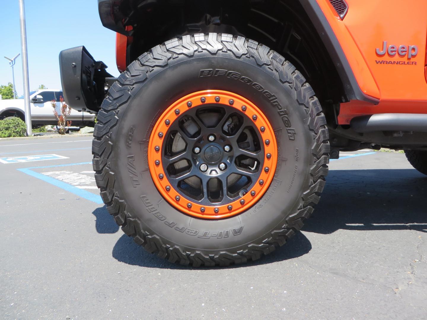 2020 ORANGE /black Jeep Wrangler Rubicon (1C4HJXCG3LW) with an 3.6L V6 DOHC 24V FFV engine, 6A transmission, located at 2630 Grass Valley Highway, Auburn, CA, 95603, (530) 508-5100, 38.937893, -121.095482 - Teraflex suspension, Fox Shocks, Mopar simulated beadlock wheels, 37" BFG KO2 tires, Running boards, Oracle tail lights, window tint, Weathertech floor liners, and a Redline subwoofer. - Photo#8