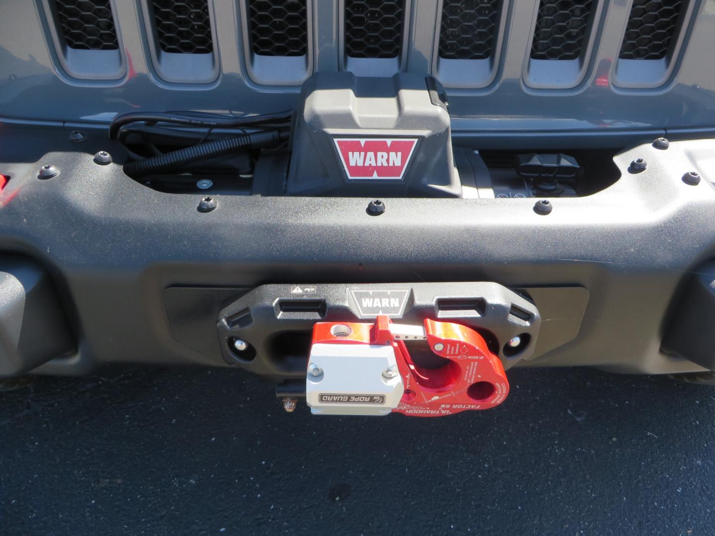 2019 Gray /RED Jeep Wrangler Unlimited Rubicon (1C4HJXFN0KW) with an 2.0L L4 DOHC 16V TURBO engine, 6A transmission, located at 2630 Grass Valley Highway, Auburn, CA, 95603, (530) 508-5100, 38.937893, -121.095482 - Lifted wrangler featuring 17" Fuel wheels, 35" Toyo Open Country RT tires, Warn VR10 synthetic rope winch, Factor 55 Ultra Hook, Westin running boards, window tint, Weathertech floor liners, and custom red / black interior. - Photo#9