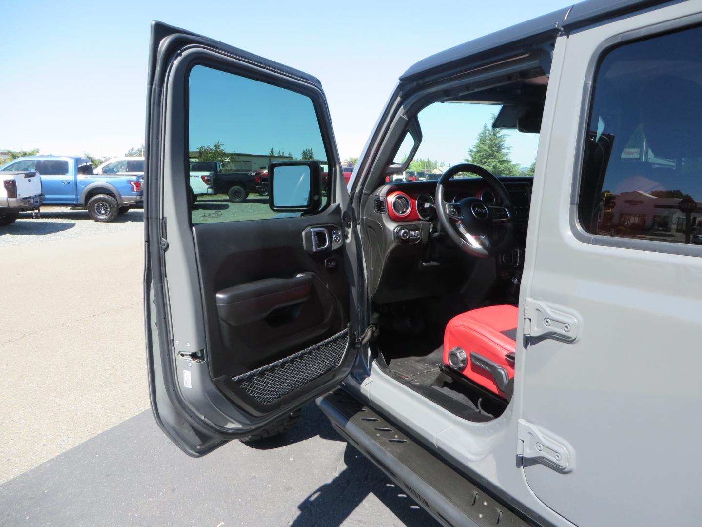 2019 Gray /RED Jeep Wrangler Unlimited Rubicon (1C4HJXFN0KW) with an 2.0L L4 DOHC 16V TURBO engine, 6A transmission, located at 2630 Grass Valley Highway, Auburn, CA, 95603, (530) 508-5100, 38.937893, -121.095482 - Lifted wrangler featuring 17" Fuel wheels, 35" Toyo Open Country RT tires, Warn VR10 synthetic rope winch, Factor 55 Ultra Hook, Westin running boards, window tint, Weathertech floor liners, and custom red / black interior. - Photo#14