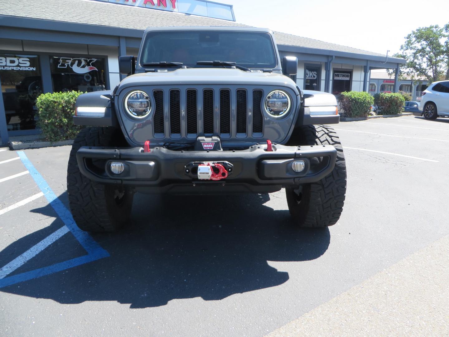 2019 Gray /RED Jeep Wrangler Unlimited Rubicon (1C4HJXFN0KW) with an 2.0L L4 DOHC 16V TURBO engine, 6A transmission, located at 2630 Grass Valley Highway, Auburn, CA, 95603, (530) 508-5100, 38.937893, -121.095482 - Lifted wrangler featuring 17" Fuel wheels, 35" Toyo Open Country RT tires, Warn VR10 synthetic rope winch, Factor 55 Ultra Hook, Westin running boards, window tint, Weathertech floor liners, and custom red / black interior. - Photo#1