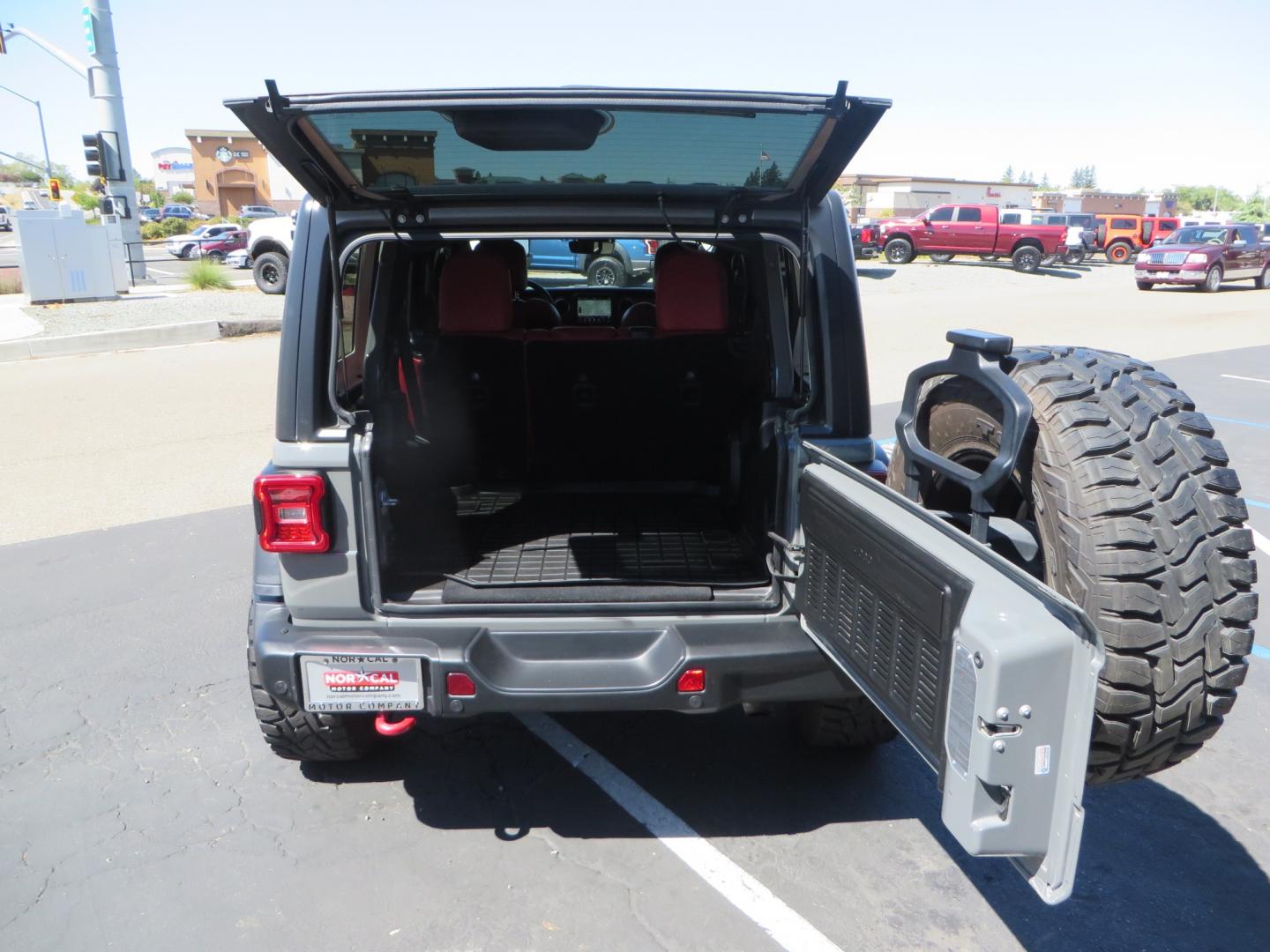 2019 Gray /RED Jeep Wrangler Unlimited Rubicon (1C4HJXFN0KW) with an 2.0L L4 DOHC 16V TURBO engine, 6A transmission, located at 2630 Grass Valley Highway, Auburn, CA, 95603, (530) 508-5100, 38.937893, -121.095482 - Lifted wrangler featuring 17" Fuel wheels, 35" Toyo Open Country RT tires, Warn VR10 synthetic rope winch, Factor 55 Ultra Hook, Westin running boards, window tint, Weathertech floor liners, and custom red / black interior. - Photo#54