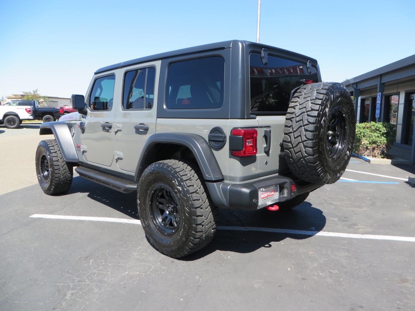 2019 Gray /RED Jeep Wrangler Unlimited Rubicon (1C4HJXFN0KW) with an 2.0L L4 DOHC 16V TURBO engine, 6A transmission, located at 2630 Grass Valley Highway, Auburn, CA, 95603, (530) 508-5100, 38.937893, -121.095482 - Lifted wrangler featuring 17" Fuel wheels, 35" Toyo Open Country RT tires, Warn VR10 synthetic rope winch, Factor 55 Ultra Hook, Westin running boards, window tint, Weathertech floor liners, and custom red / black interior. - Photo#6