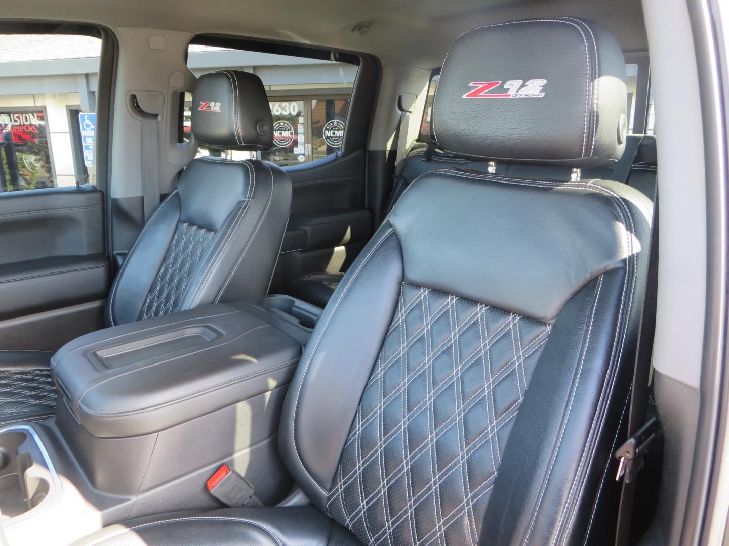 2020 Black GMC Sierra 1500 SLT Crew Cab Short Box 4WD (3GTU9DEL2LG) with an 6.2L V8 OHV 16V engine, 6A transmission, located at 2630 Grass Valley Highway, Auburn, CA, 95603, (530) 508-5100, 38.937893, -121.095482 - An American Luxury Coach Z92 built 1500. Features a 6" Lift kit, 20" Fuel wheels, 35" Nitto Ridge Grappler tires, Westin Running boards, Power Tonneau cover, Window tint, Katzkin leather, and window deflectors. - Photo#18