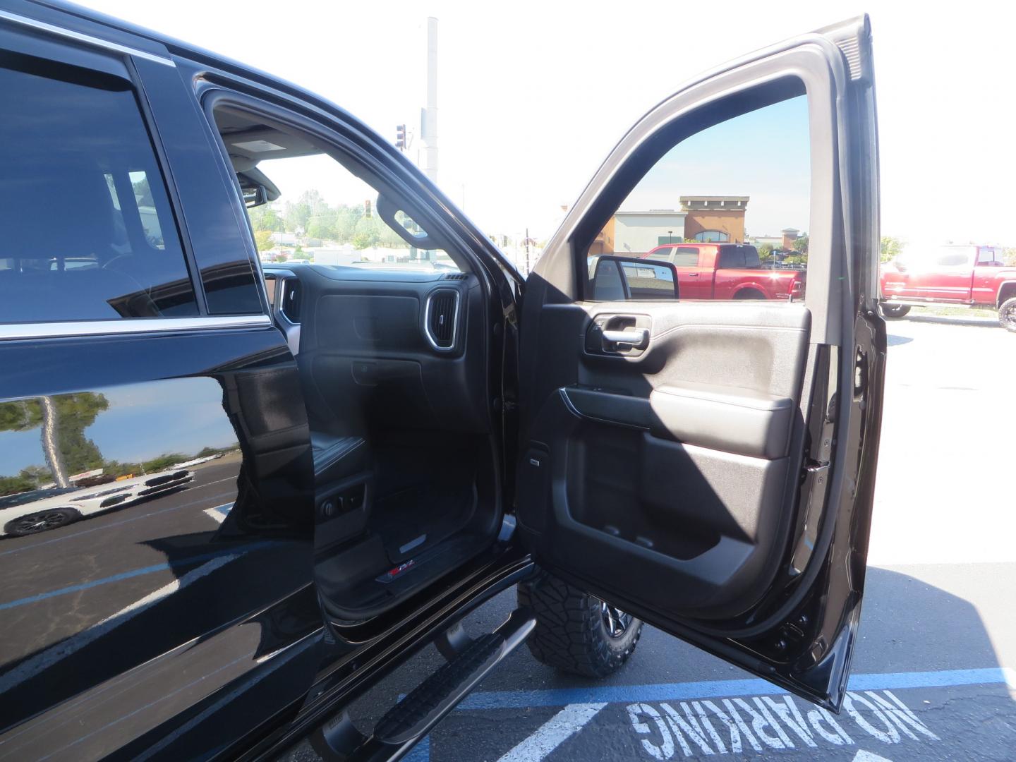 2020 Black GMC Sierra 1500 SLT Crew Cab Short Box 4WD (3GTU9DEL2LG) with an 6.2L V8 OHV 16V engine, 6A transmission, located at 2630 Grass Valley Highway, Auburn, CA, 95603, (530) 508-5100, 38.937893, -121.095482 - An American Luxury Coach Z92 built 1500. Features a 6" Lift kit, 20" Fuel wheels, 35" Nitto Ridge Grappler tires, Westin Running boards, Power Tonneau cover, Window tint, Katzkin leather, and window deflectors. - Photo#43