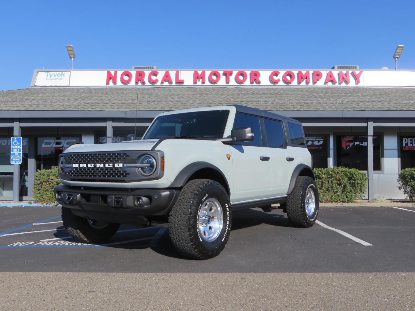 2023 Gray /BLACK Ford Bronco Badlands 4-Door w/Advanced (1FMEE5DP1PL) with an 2.7L V6 DOHC 24V engine, 7M transmission, located at 2630 Grass Valley Highway, Auburn, CA, 95603, (530) 508-5100, 38.937893, -121.095482 - Features a Zone offroad 1" level kit, 17" American Racing Baja wheels, 35" BFG KO2 tires, window tint, RC spare tire relocation & 3rd brake light extension. - Photo#0