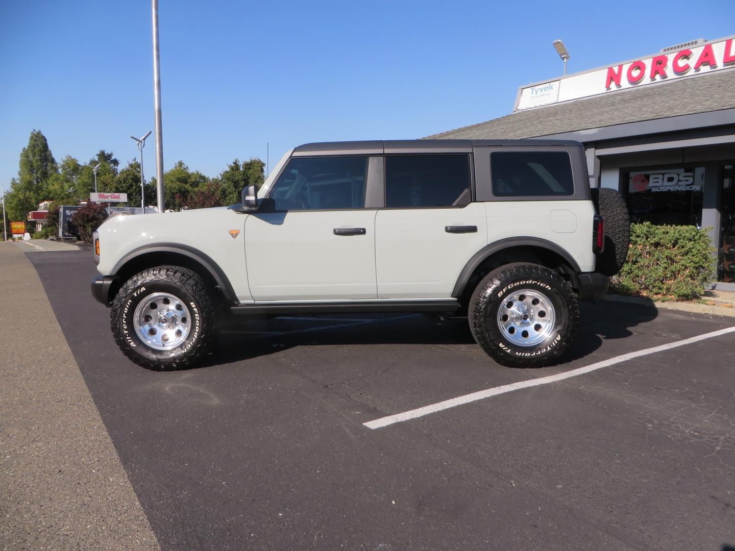 2023 Gray /BLACK Ford Bronco Badlands 4-Door w/Advanced (1FMEE5DP1PL) with an 2.7L V6 DOHC 24V engine, 7M transmission, located at 2630 Grass Valley Highway, Auburn, CA, 95603, (530) 508-5100, 38.937893, -121.095482 - Features a Zone offroad 1" level kit, 17" American Racing Baja wheels, 35" BFG KO2 tires, window tint, RC spare tire relocation & 3rd brake light extension. - Photo#7