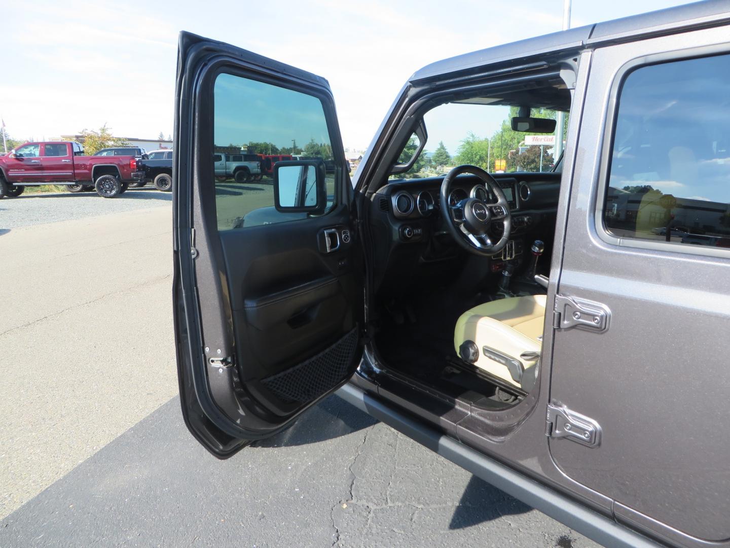 2018 CHARCOAL /TAN Jeep Wrangler JL Unlimited Rubicon (1C4HJXFG4JW) with an 3.6L V6 DOHC 24V FFV engine, 6A transmission, located at 2630 Grass Valley Highway, Auburn, CA, 95603, (530) 508-5100, 38.937893, -121.095482 - Must see Jeep with Fox shocks, Raceline wheels, Nitto Ridge Grappler tires, Dual Exhaust, and window tint. - Photo#11