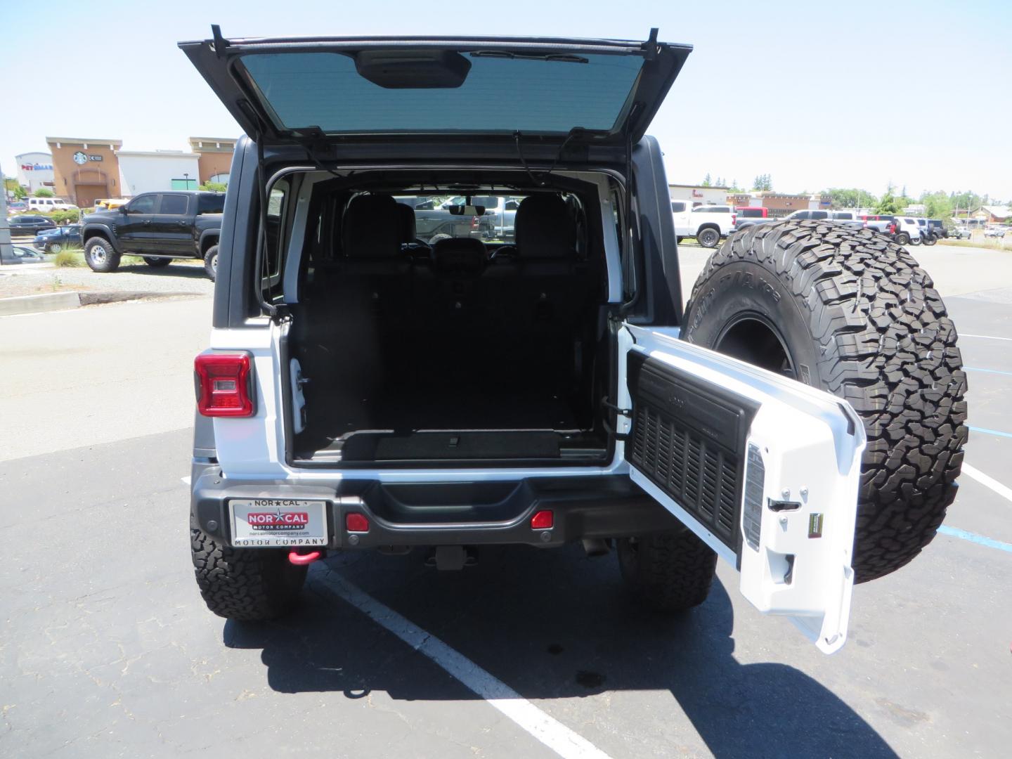 2018 White /black Jeep Wrangler JK Unlimited Rubicon 4WD (1C4HJXFGXJW) with an 3.6L V6 engine, Manual 6 speed transmission, located at 2630 Grass Valley Highway, Auburn, CA, 95603, (530) 508-5100, 38.937893, -121.095482 - Features - Zone Offroad 3" suspension system, Fox Adventure series shocks, 37" BFG KO2 tires, Fuel Ammo wheels, and a Teraflex spare tire relocation. - Photo#59