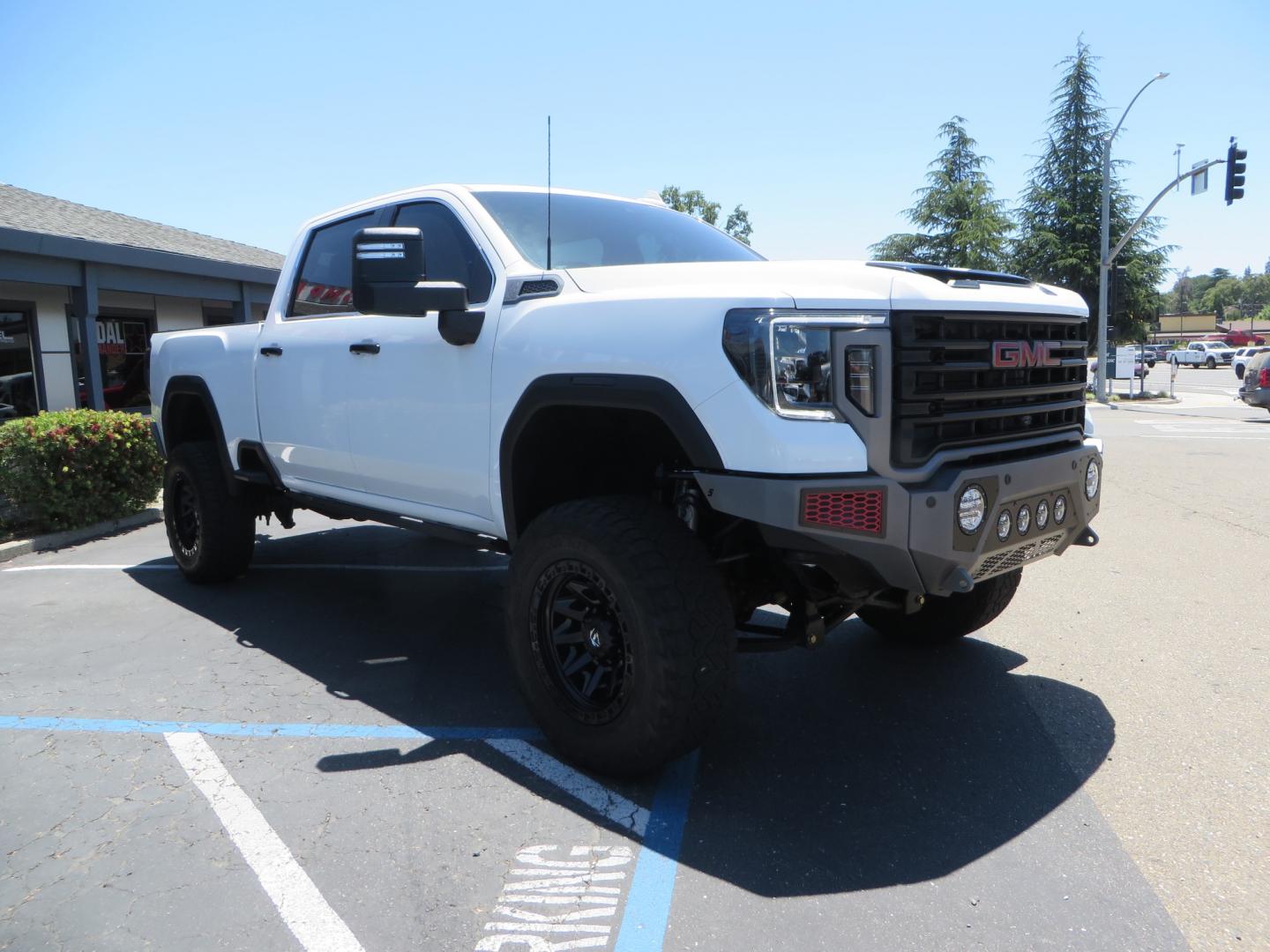 2021 White /black GMC Sierra 3500HD Denali (1GT49WEYXMF) with an 6.6L V8 TURBO DIESEL engine, automatic transmission, located at 2630 Grass Valley Highway, Auburn, CA, 95603, (530) 508-5100, 38.937893, -121.095482 - Must see Duramax with a ton of extras.... Cognito Suspension, Fox 2.0 remote reservoir shocks, 37" Nitto Recon Grappler tires, 20" Fuel Covert wheels, Sintor front and rear bumpers, Rigid LED lighting, Bakflip MX4, Gen Y hitch, Bolt locks, Amp Power steps, Window Tint, Sintor side badges, Smoked mar - Photo#2