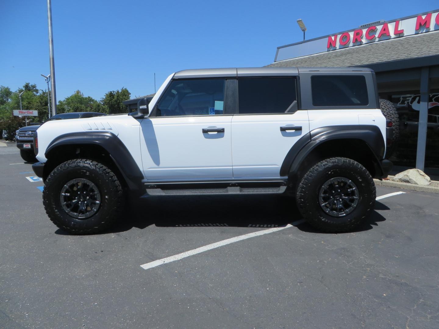 2023 White /BLACK Ford Bronco Raptor (1FMEE5JR6PL) with an 3.0L V6 DOHC 24V engine, automatic transmission, located at 2630 Grass Valley Highway, Auburn, CA, 95603, (530) 508-5100, 38.937893, -121.095482 - Ford Bronco Raptor - Photo#7