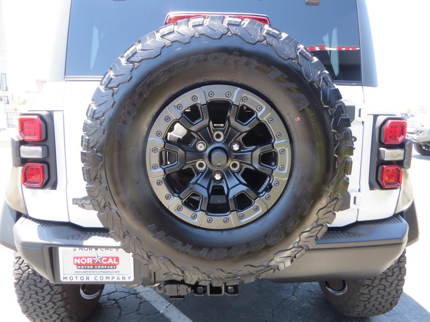 2023 White /BLACK Ford Bronco Raptor (1FMEE5JR6PL) with an 3.0L V6 DOHC 24V engine, automatic transmission, located at 2630 Grass Valley Highway, Auburn, CA, 95603, (530) 508-5100, 38.937893, -121.095482 - Ford Bronco Raptor - Photo#12