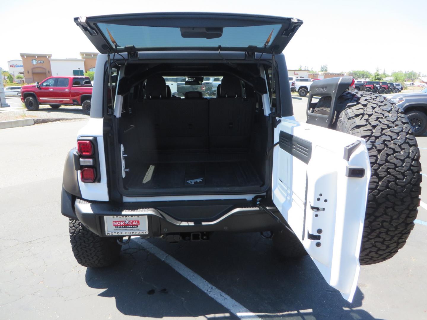 2023 White /BLACK Ford Bronco Raptor (1FMEE5JR6PL) with an 3.0L V6 DOHC 24V engine, automatic transmission, located at 2630 Grass Valley Highway, Auburn, CA, 95603, (530) 508-5100, 38.937893, -121.095482 - Ford Bronco Raptor - Photo#64