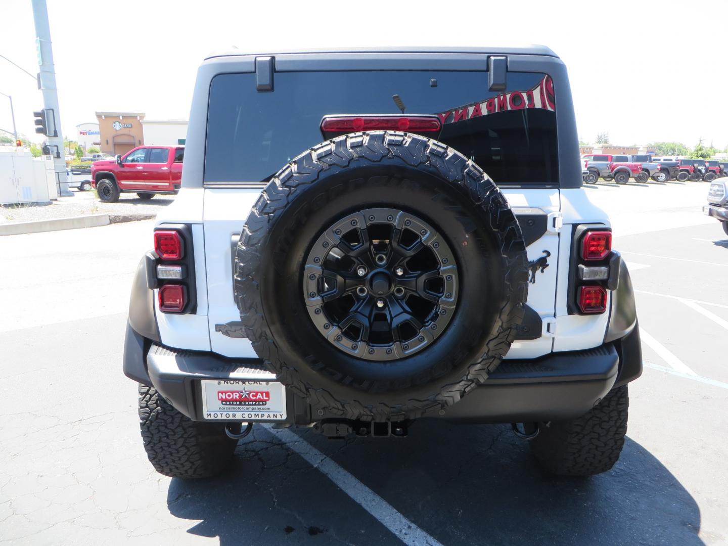 2023 White /BLACK Ford Bronco Raptor (1FMEE5JR6PL) with an 3.0L V6 DOHC 24V engine, automatic transmission, located at 2630 Grass Valley Highway, Auburn, CA, 95603, (530) 508-5100, 38.937893, -121.095482 - Ford Bronco Raptor - Photo#5