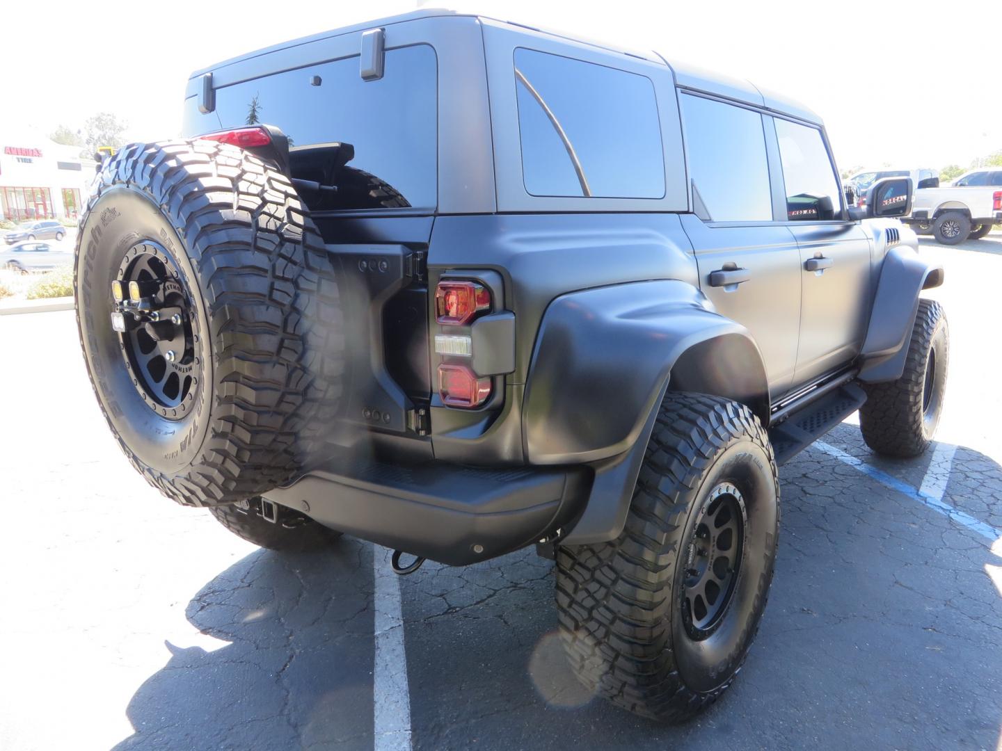 2022 BLACK Ford Bronco (1FMEE5JR9NL) , located at 2630 Grass Valley Highway, Auburn, CA, 95603, (530) 508-5100, 38.937893, -121.095482 - INCREDIBLE BUILD ON THIS 22 BRONCO RAPTOR..... - Leather/suede seating package - Lux Package (adaptive cruise, B&O 10 speaker sound system with sub, Heated steering wheel, wireless charging etc) - hard top - interior carbon fiber package Wheels/tires: - Method NV305 - 39” BFG KM3 tires - Photo#5