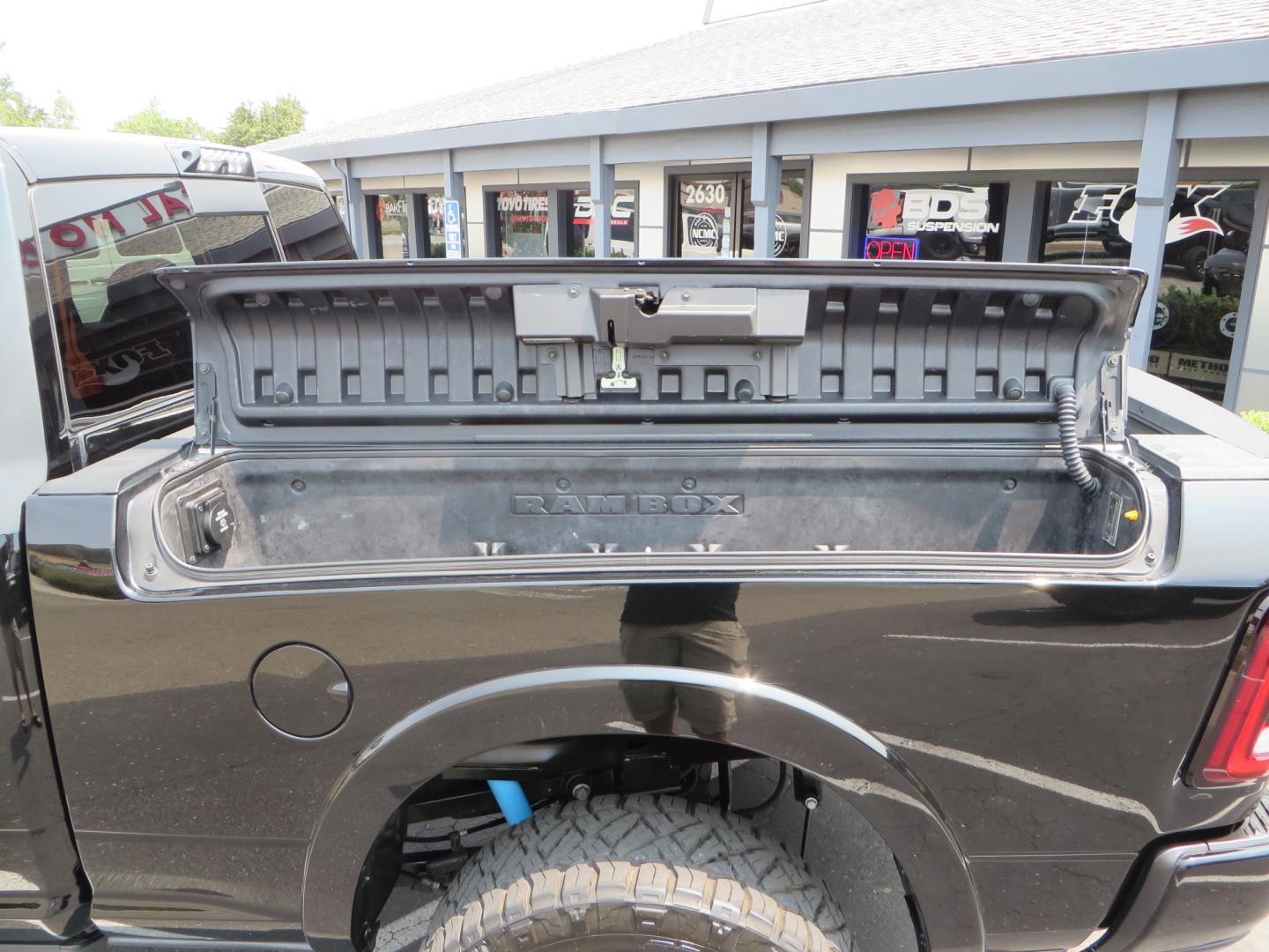 2019 BLACK /BLACK RAM 2500 Laramie Mega Cab 4WD (3C6UR5NL5KG) with an 6.7L L6 OHV 24V TURBO DIESEL engine, 6A transmission, located at 2630 Grass Valley Highway, Auburn, CA, 95603, (530) 508-5100, 38.937893, -121.095482 - Features -- 22" XD wheels, Nitto Ridge Grappler tires, Level kit, and window tint. - Photo#10