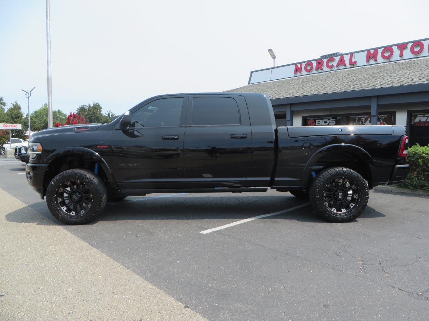 2019 BLACK /BLACK RAM 2500 Laramie Mega Cab 4WD (3C6UR5NL5KG) with an 6.7L L6 OHV 24V TURBO DIESEL engine, 6A transmission, located at 2630 Grass Valley Highway, Auburn, CA, 95603, (530) 508-5100, 38.937893, -121.095482 - Features -- 22" XD wheels, Nitto Ridge Grappler tires, Level kit, and window tint. - Photo#7