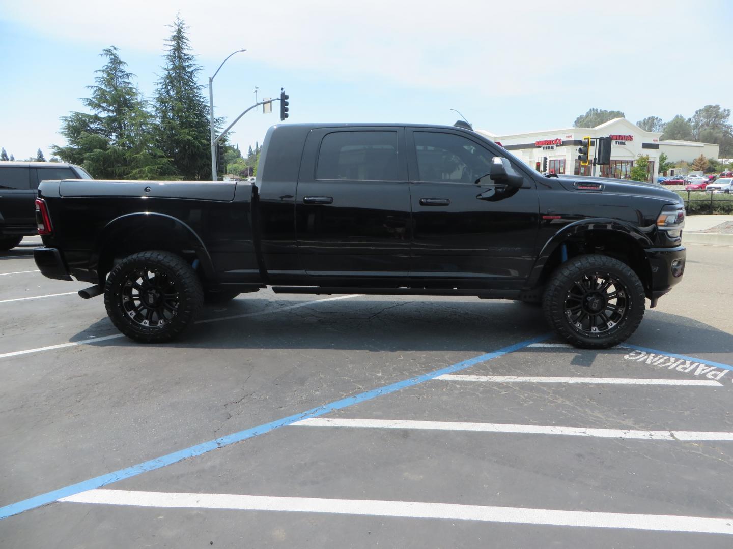 2019 BLACK /BLACK RAM 2500 Laramie Mega Cab 4WD (3C6UR5NL5KG) with an 6.7L L6 OHV 24V TURBO DIESEL engine, 6A transmission, located at 2630 Grass Valley Highway, Auburn, CA, 95603, (530) 508-5100, 38.937893, -121.095482 - Features -- 22" XD wheels, Nitto Ridge Grappler tires, Level kit, and window tint. - Photo#3