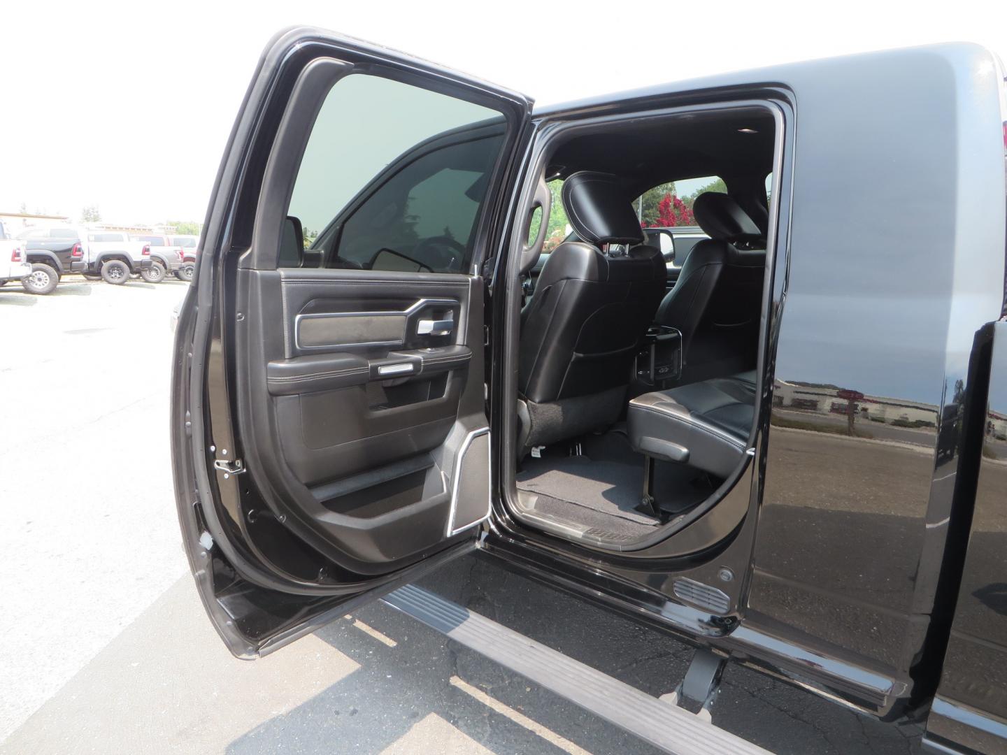 2019 BLACK /BLACK RAM 2500 Laramie Mega Cab 4WD (3C6UR5NL5KG) with an 6.7L L6 OHV 24V TURBO DIESEL engine, 6A transmission, located at 2630 Grass Valley Highway, Auburn, CA, 95603, (530) 508-5100, 38.937893, -121.095482 - Features -- 22" XD wheels, Nitto Ridge Grappler tires, Level kit, and window tint. - Photo#37