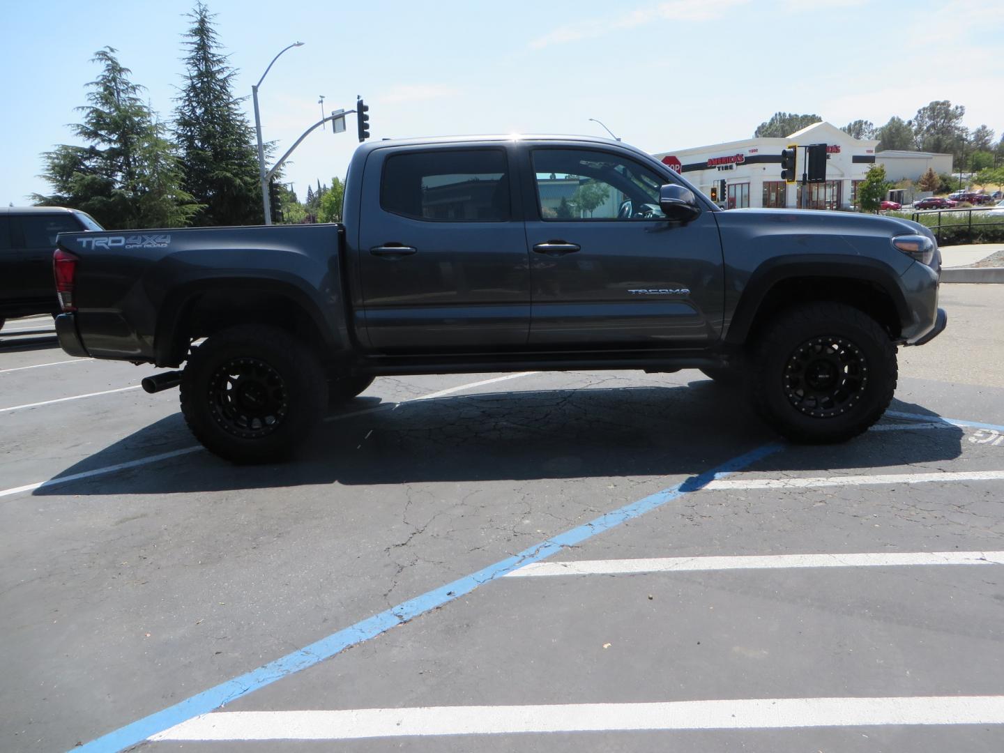 2017 CHARCOAL /GREY Toyota Tacoma TRD Off-Road Double Cab Short Bed V6 6AT 4WD (3TMCZ5AN6HM) with an 3.6L V6 DOHC 24V engine, 6A transmission, located at 2630 Grass Valley Highway, Auburn, CA, 95603, (530) 508-5100, 38.937893, -121.095482 - Features- Method Race wheels, BFG KO2 tires, Rocksliders, Bedmat, and Magnaflow exhaust. - Photo#3