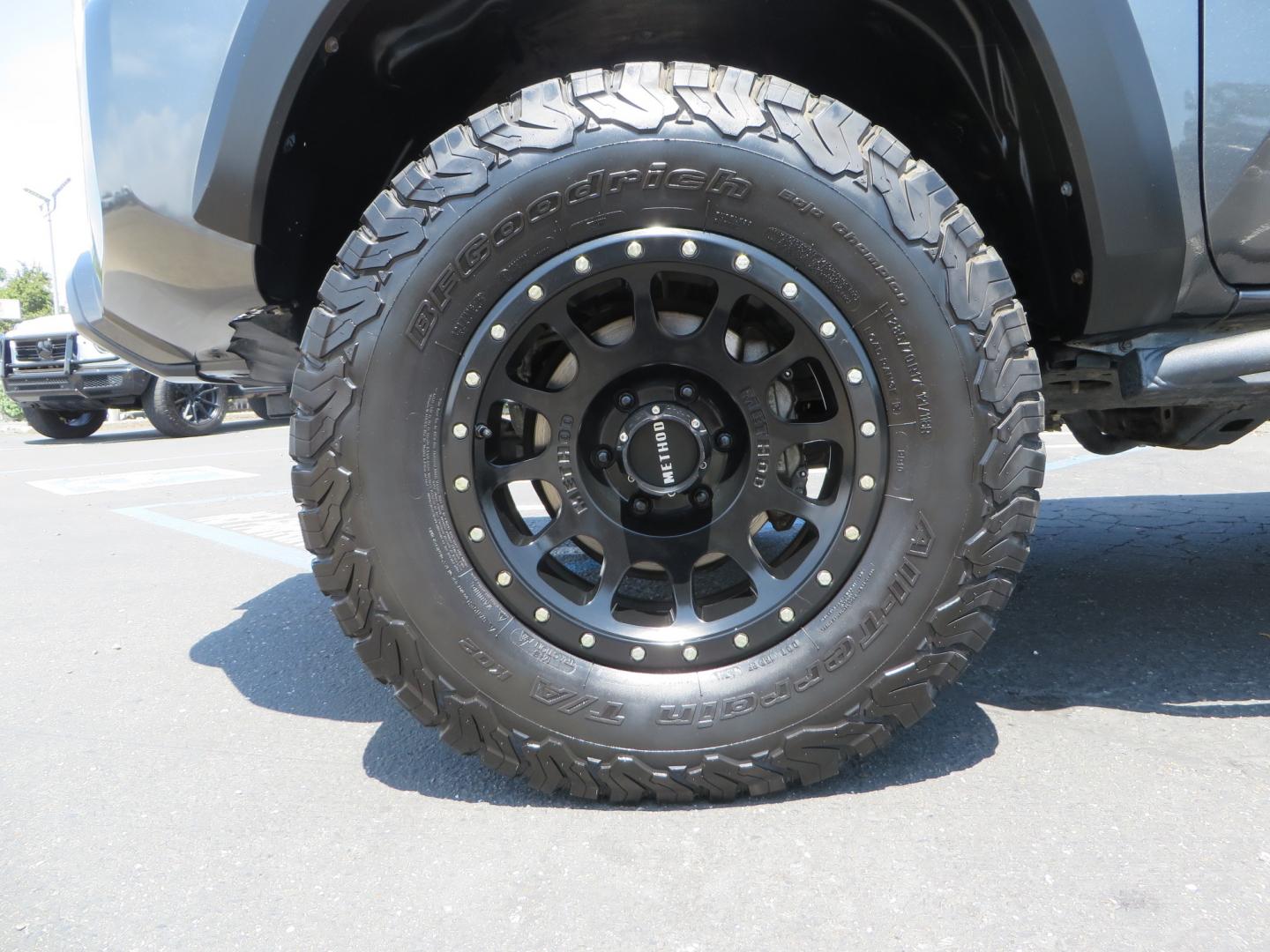 2017 CHARCOAL /GREY Toyota Tacoma TRD Off-Road Double Cab Short Bed V6 6AT 4WD (3TMCZ5AN6HM) with an 3.6L V6 DOHC 24V engine, 6A transmission, located at 2630 Grass Valley Highway, Auburn, CA, 95603, (530) 508-5100, 38.937893, -121.095482 - Features- Method Race wheels, BFG KO2 tires, Rocksliders, Bedmat, and Magnaflow exhaust. - Photo#8