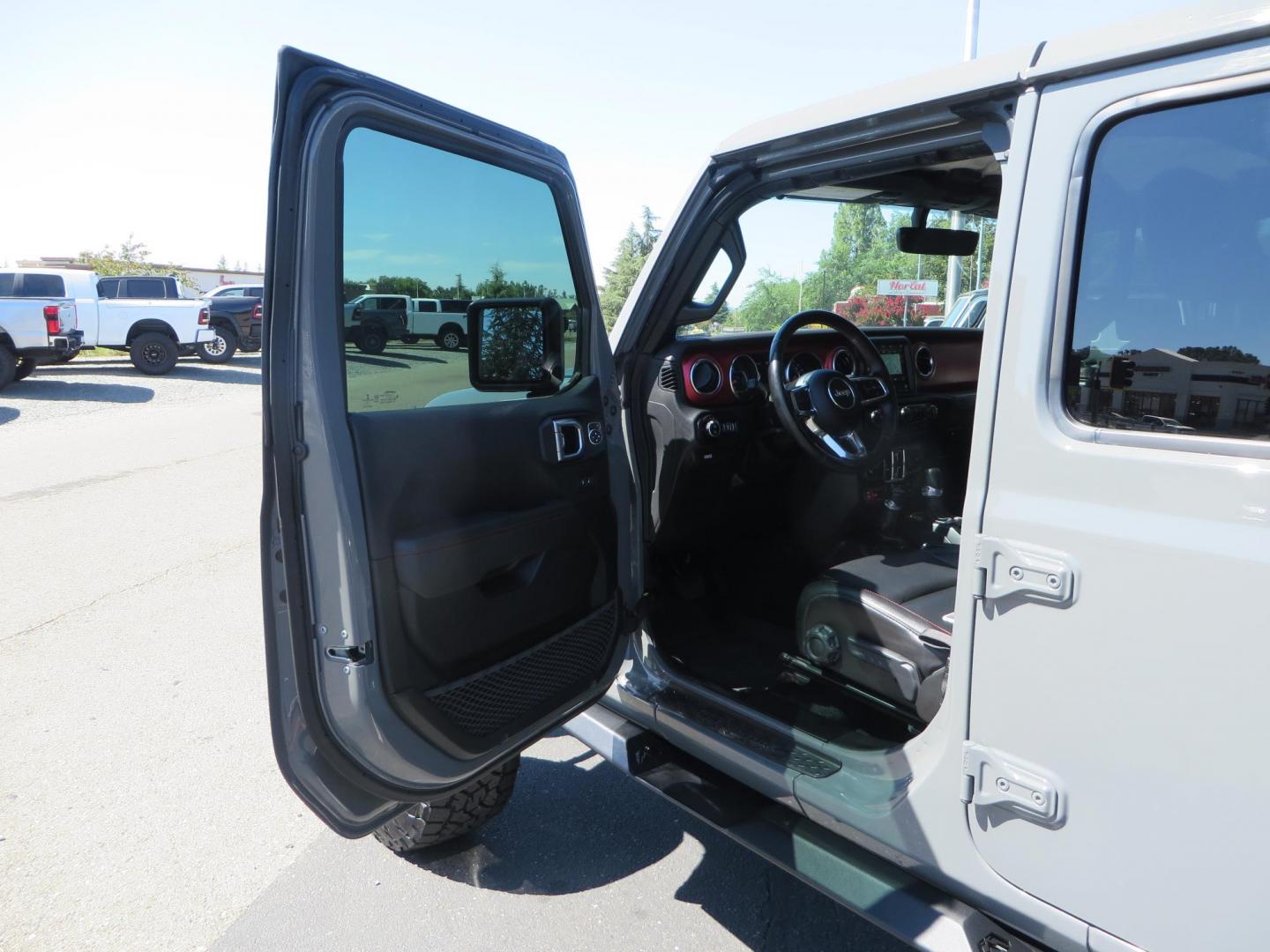 2021 Sting Grey /BLACK Jeep Gladiator Rubicon (1C6JJTBM1ML) with an 3.6L V6 DOHC 24V engine, 6M transmission, located at 2630 Grass Valley Highway, Auburn, CA, 95603, (530) 508-5100, 38.937893, -121.095482 - Features- EVO MFG 4.5" suspension system, 17" Method Race wheels, 37" Toyo AT3 tires, Fabfours running boards, Weathertech bedmat, Bolt on front pre runner bar, and window tint. - Photo#14