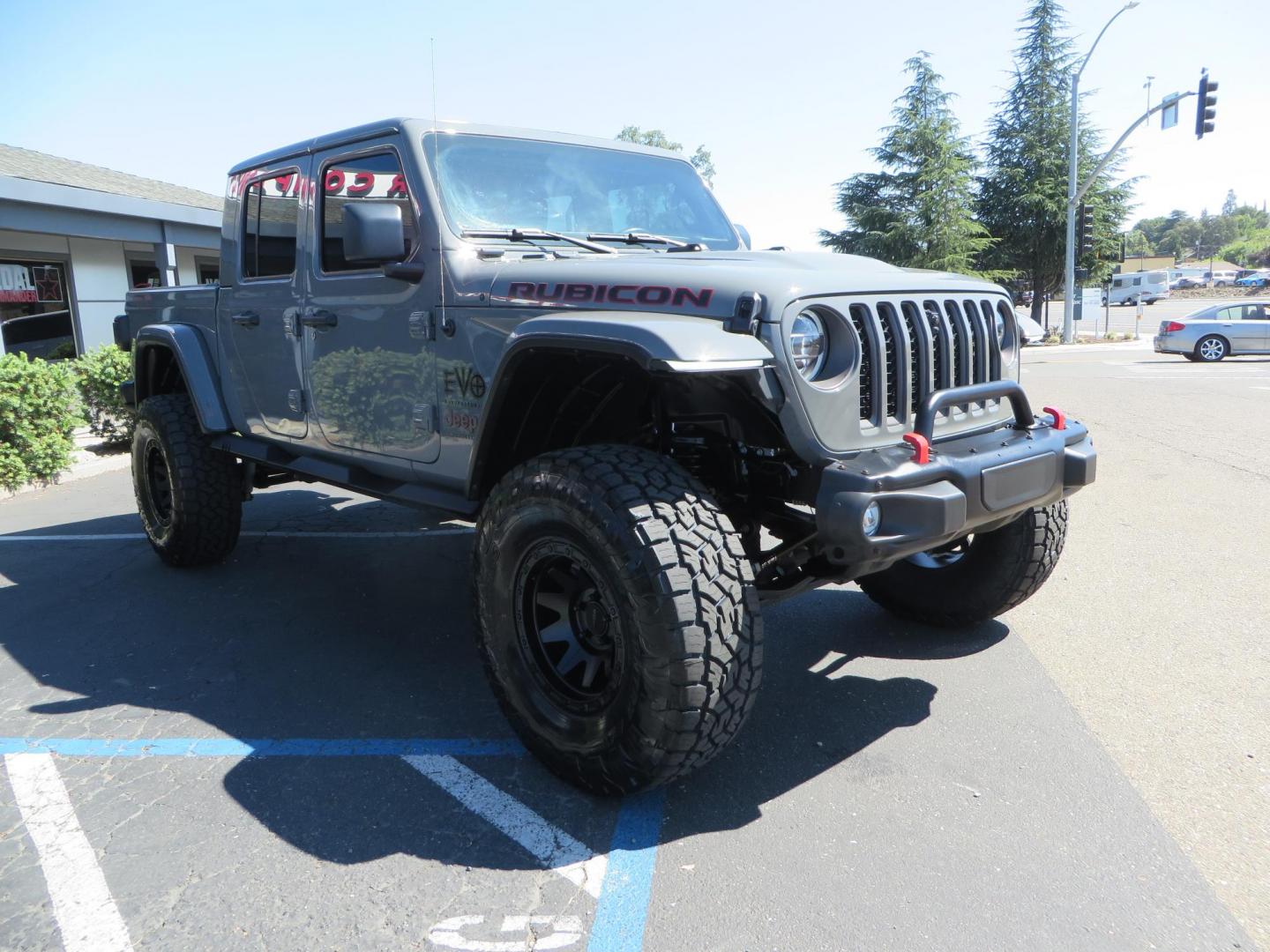 2021 Sting Grey /BLACK Jeep Gladiator Rubicon (1C6JJTBM1ML) with an 3.6L V6 DOHC 24V engine, 6M transmission, located at 2630 Grass Valley Highway, Auburn, CA, 95603, (530) 508-5100, 38.937893, -121.095482 - Features- EVO MFG 4.5" suspension system, 17" Method Race wheels, 37" Toyo AT3 tires, Fabfours running boards, Weathertech bedmat, Bolt on front pre runner bar, and window tint. - Photo#1