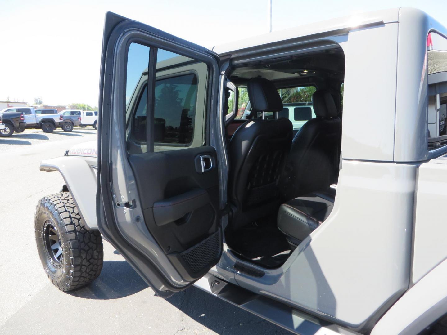 2021 Sting Grey /BLACK Jeep Gladiator Rubicon (1C6JJTBM1ML) with an 3.6L V6 DOHC 24V engine, 6M transmission, located at 2630 Grass Valley Highway, Auburn, CA, 95603, (530) 508-5100, 38.937893, -121.095482 - Features- EVO MFG 4.5" suspension system, 17" Method Race wheels, 37" Toyo AT3 tires, Fabfours running boards, Weathertech bedmat, Bolt on front pre runner bar, and window tint. - Photo#36