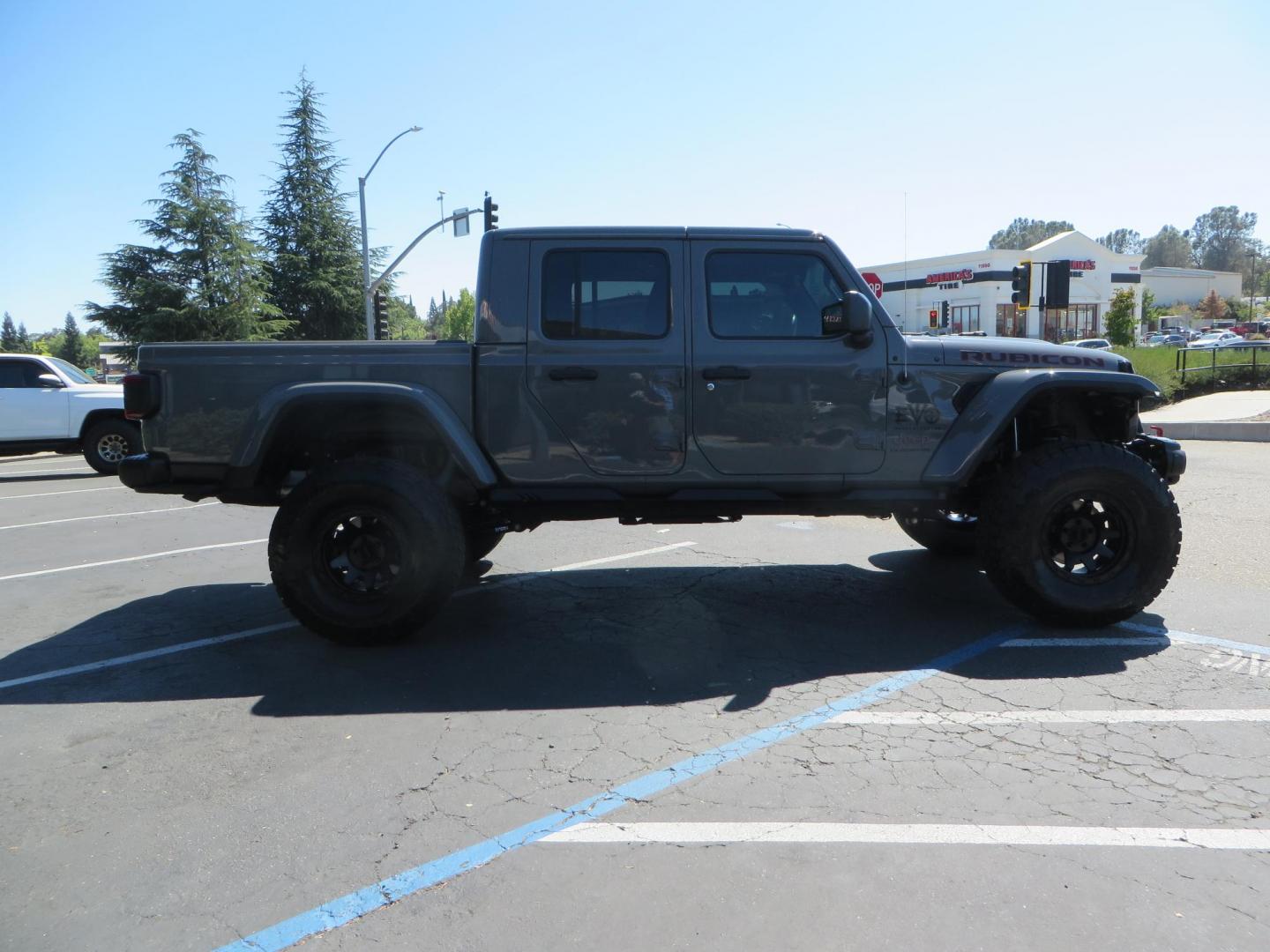 2021 Sting Grey /BLACK Jeep Gladiator Rubicon (1C6JJTBM1ML) with an 3.6L V6 DOHC 24V engine, 6M transmission, located at 2630 Grass Valley Highway, Auburn, CA, 95603, (530) 508-5100, 38.937893, -121.095482 - Features- EVO MFG 4.5" suspension system, 17" Method Race wheels, 37" Toyo AT3 tires, Fabfours running boards, Weathertech bedmat, Bolt on front pre runner bar, and window tint. - Photo#3