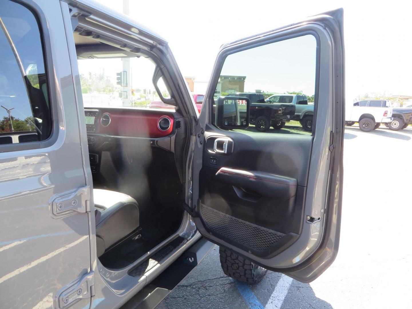 2021 Sting Grey /BLACK Jeep Gladiator Rubicon (1C6JJTBM1ML) with an 3.6L V6 DOHC 24V engine, 6M transmission, located at 2630 Grass Valley Highway, Auburn, CA, 95603, (530) 508-5100, 38.937893, -121.095482 - Features- EVO MFG 4.5" suspension system, 17" Method Race wheels, 37" Toyo AT3 tires, Fabfours running boards, Weathertech bedmat, Bolt on front pre runner bar, and window tint. - Photo#43