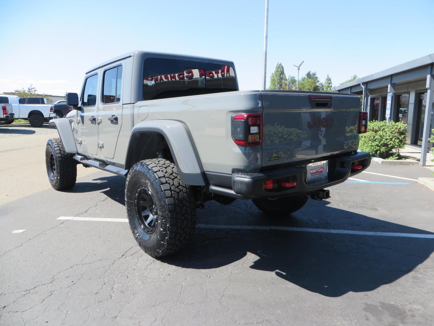 2021 Sting Grey /BLACK Jeep Gladiator Rubicon (1C6JJTBM1ML) with an 3.6L V6 DOHC 24V engine, 6M transmission, located at 2630 Grass Valley Highway, Auburn, CA, 95603, (530) 508-5100, 38.937893, -121.095482 - Features- EVO MFG 4.5" suspension system, 17" Method Race wheels, 37" Toyo AT3 tires, Fabfours running boards, Weathertech bedmat, Bolt on front pre runner bar, and window tint. - Photo#5