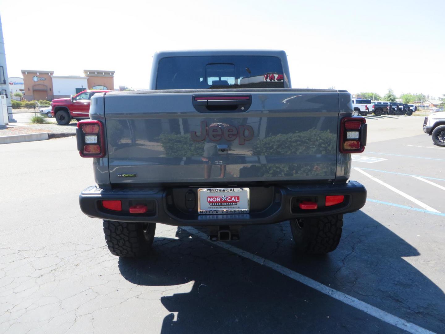 2021 Sting Grey /BLACK Jeep Gladiator Rubicon (1C6JJTBM1ML) with an 3.6L V6 DOHC 24V engine, 6M transmission, located at 2630 Grass Valley Highway, Auburn, CA, 95603, (530) 508-5100, 38.937893, -121.095482 - Features- EVO MFG 4.5" suspension system, 17" Method Race wheels, 37" Toyo AT3 tires, Fabfours running boards, Weathertech bedmat, Bolt on front pre runner bar, and window tint. - Photo#6