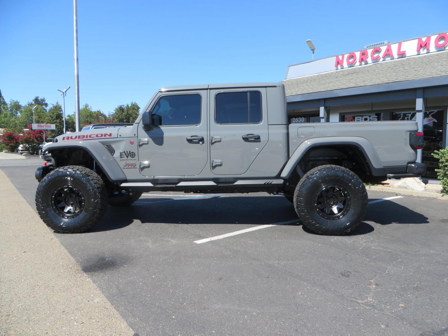 2021 Sting Grey /BLACK Jeep Gladiator Rubicon (1C6JJTBM1ML) with an 3.6L V6 DOHC 24V engine, 6M transmission, located at 2630 Grass Valley Highway, Auburn, CA, 95603, (530) 508-5100, 38.937893, -121.095482 - Features- EVO MFG 4.5" suspension system, 17" Method Race wheels, 37" Toyo AT3 tires, Fabfours running boards, Weathertech bedmat, Bolt on front pre runner bar, and window tint. - Photo#7