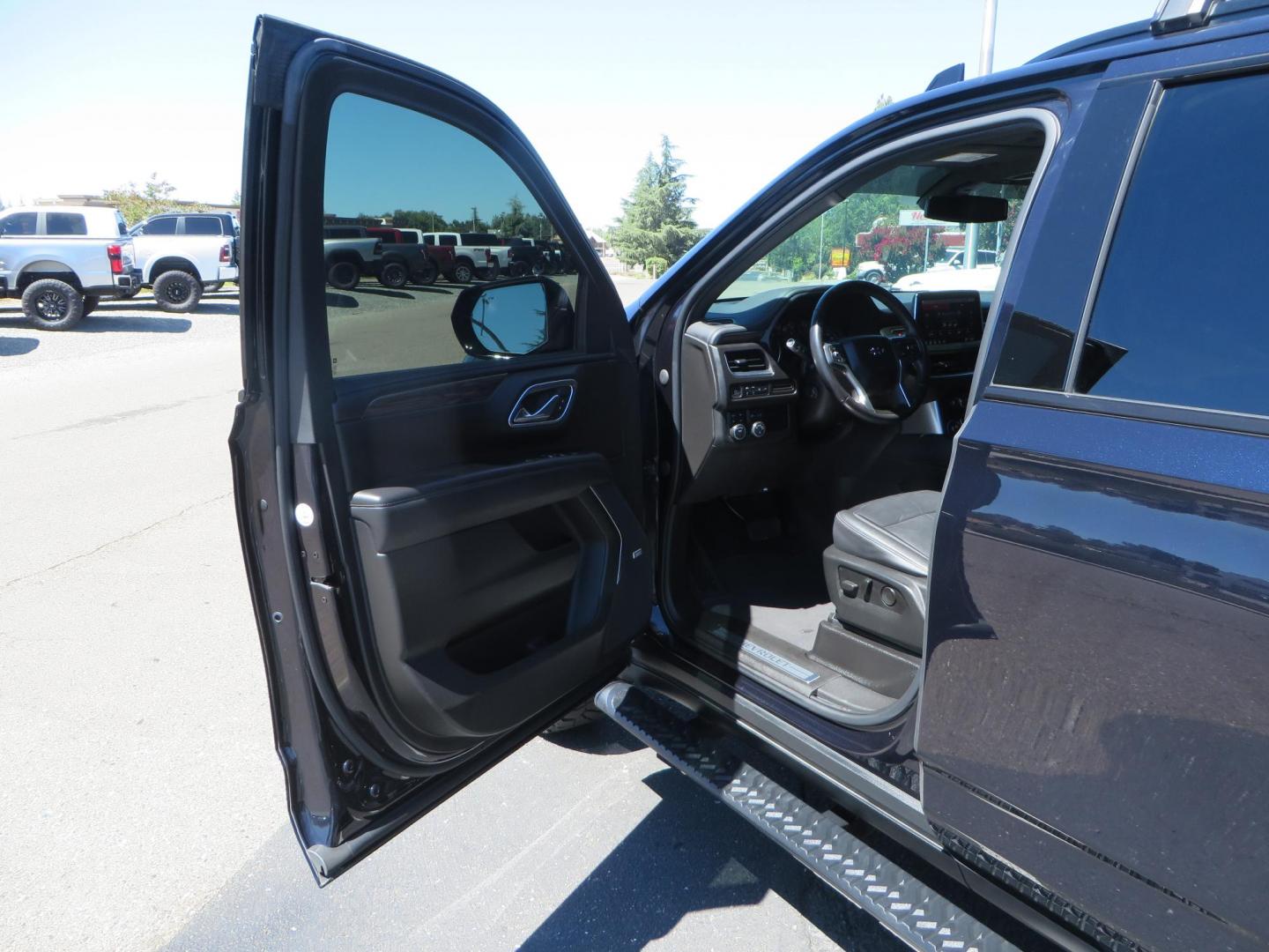 2021 Blue /Black Chevrolet Tahoe Z71 (1GNSKPKD4MR) with an 5.3L V8 OHV 16V engine, automatic transmission, located at 2630 Grass Valley Highway, Auburn, CA, 95603, (530) 508-5100, 38.937893, -121.095482 - Z71 Tahoe with Method Race Wheels, Nitto Ridge Grappler tires, Window tint, and roof mounted crossbars. DVD screen that is missing in pictures has been replaced. - Photo#12