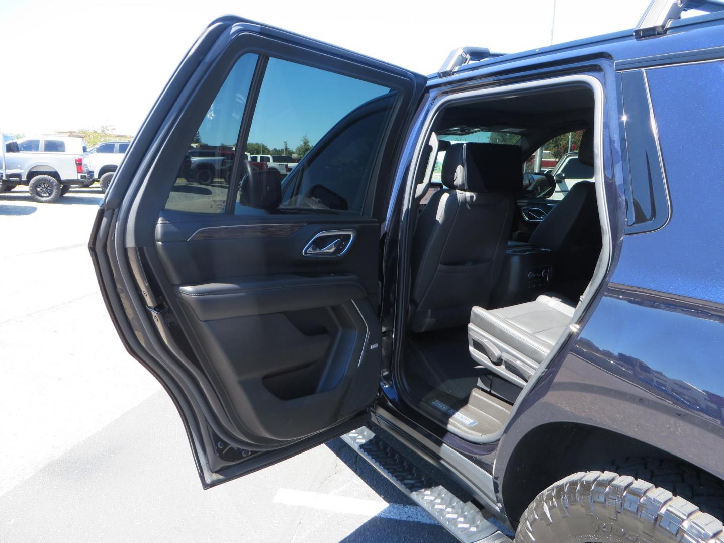 2021 Blue /Black Chevrolet Tahoe Z71 (1GNSKPKD4MR) with an 5.3L V8 OHV 16V engine, automatic transmission, located at 2630 Grass Valley Highway, Auburn, CA, 95603, (530) 508-5100, 38.937893, -121.095482 - Z71 Tahoe with Method Race Wheels, Nitto Ridge Grappler tires, Window tint, and roof mounted crossbars. DVD screen that is missing in pictures has been replaced. - Photo#34