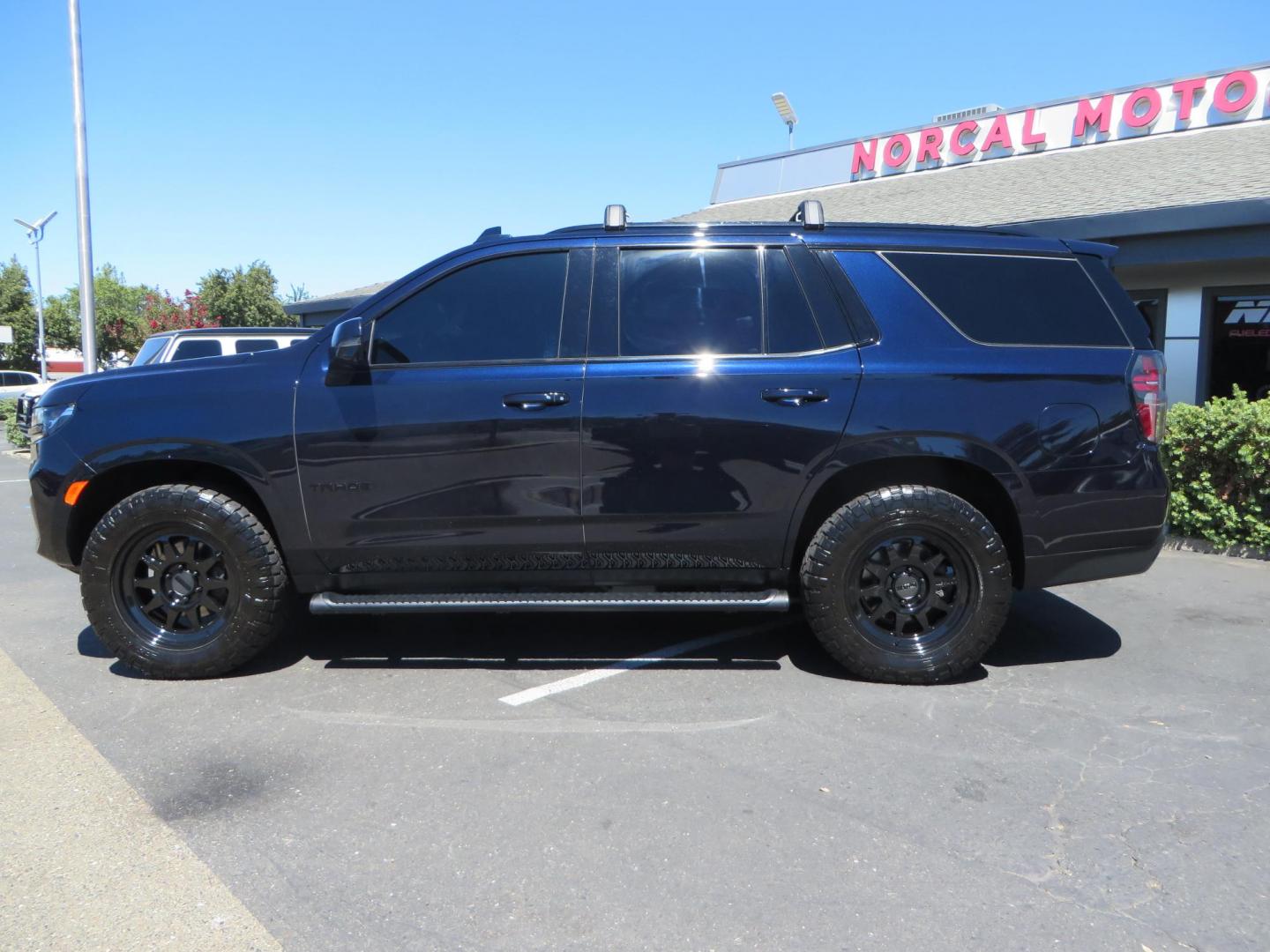 2021 Blue /Black Chevrolet Tahoe Z71 (1GNSKPKD4MR) with an 5.3L V8 OHV 16V engine, automatic transmission, located at 2630 Grass Valley Highway, Auburn, CA, 95603, (530) 508-5100, 38.937893, -121.095482 - Z71 Tahoe with Method Race Wheels, Nitto Ridge Grappler tires, Window tint, and roof mounted crossbars. DVD screen that is missing in pictures has been replaced. - Photo#7