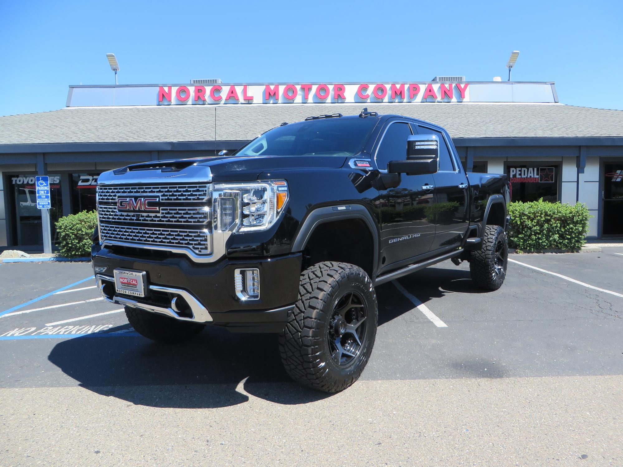 photo of 2023 GMC Sierra 2500HD Denali Crew Cab 4WD SB