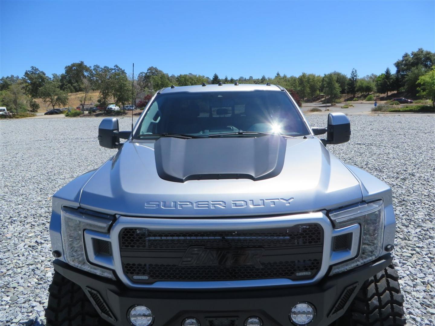 2022 Ford F-450 SD Limited Crew Cab DRW 4WD (1FT8W4DT3NE) with an 6.7L V8 OHV 16V DIESEL engine, 10 speed automatic transmission, located at 2630 Grass Valley Highway, Auburn, CA, 95603, (530) 508-5100, 38.937893, -121.095482 - 2022 Sintor Truck Ford F-450 Limited Iconic Silver This 2022 Sintor Trucks F-450 Lariat is fully equiped with a carbon package, pano roof, leather interior, large navigation screen and much more. This truck is ready for whatever the driver demands of it. With over a thousand man hours that goe - Photo#14