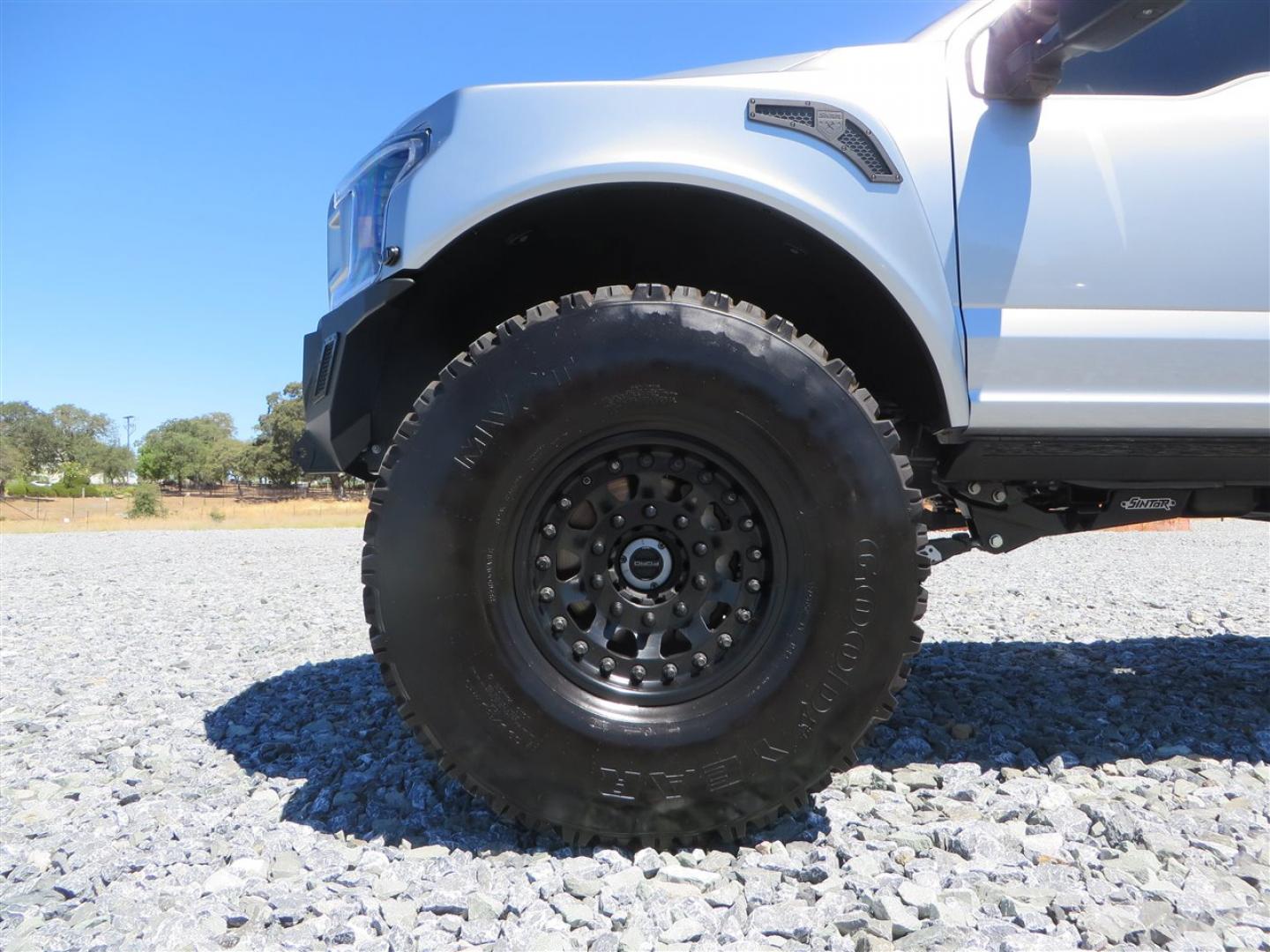 2022 Ford F-450 SD Limited Crew Cab DRW 4WD (1FT8W4DT3NE) with an 6.7L V8 OHV 16V DIESEL engine, 10 speed automatic transmission, located at 2630 Grass Valley Highway, Auburn, CA, 95603, (530) 508-5100, 38.937893, -121.095482 - 2022 Sintor Truck Ford F-450 Limited Iconic Silver This 2022 Sintor Trucks F-450 Lariat is fully equiped with a carbon package, pano roof, leather interior, large navigation screen and much more. This truck is ready for whatever the driver demands of it. With over a thousand man hours that goe - Photo#8