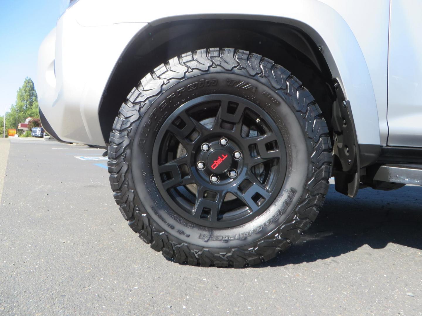 2021 Toyota 4Runner Venture Special Edition (JTEHU5JRXM5) with an 4.0L V6 DOHC 24V engine, 5A transmission, located at 2630 Grass Valley Highway, Auburn, CA, 95603, (530) 508-5100, 38.937893, -121.095482 - Must see Venture Edition 4Runner!! - Photo#8