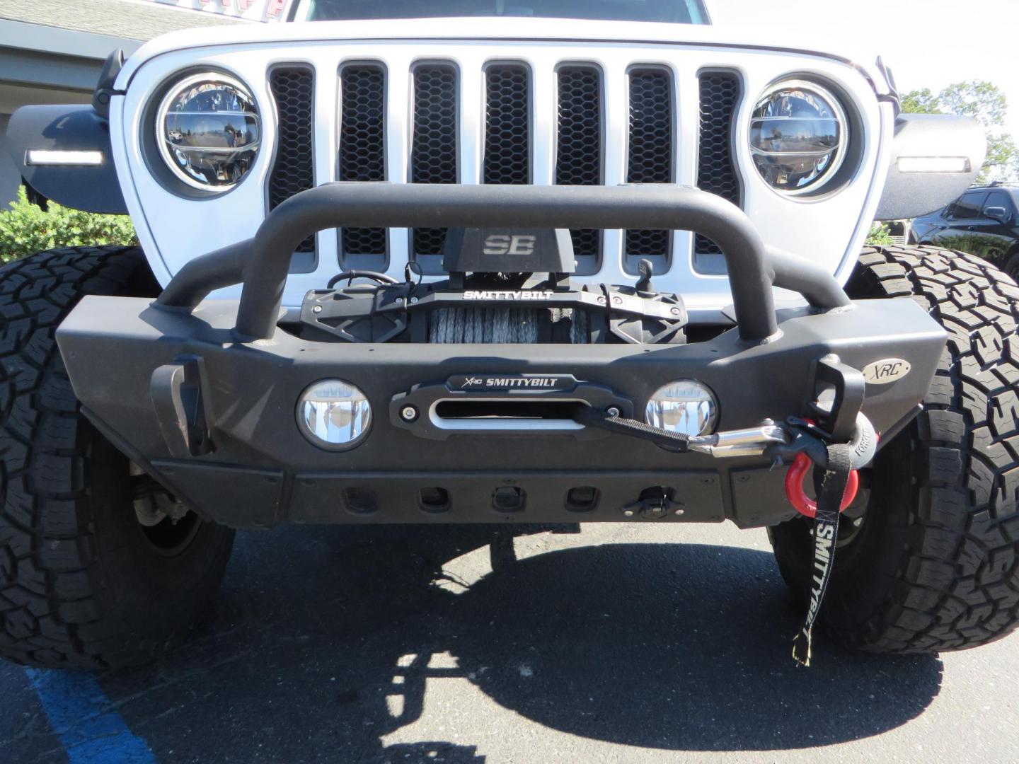 2021 White /BLACK Jeep Wrangler Unlimited Rubicon (1C4HJXFN7MW) with an 2.0L L4 DOHC 16V TURBO engine, 6A transmission, located at 2630 Grass Valley Highway, Auburn, CA, 95603, (530) 508-5100, 38.937893, -121.095482 - Features a Zone Offroad 3" lift kit, Fox Adventure series shocks, 17" Method MR315 wheels, 37" Toyo AT3 tires, Smittybilt XRC front and rear bumpers, Smittybilt Synthetic rope winch, RC inner fender liners, and Barricade front and rear flat fenders. - Photo#10