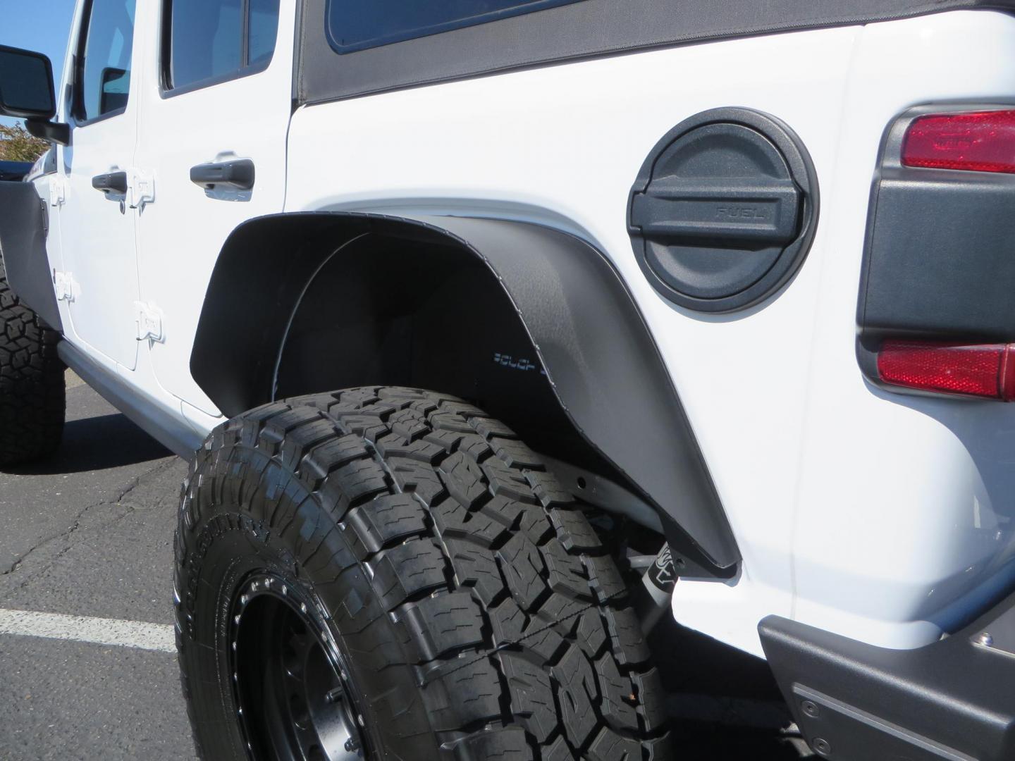 2021 White /BLACK Jeep Wrangler Unlimited Rubicon (1C4HJXFN7MW) with an 2.0L L4 DOHC 16V TURBO engine, 6A transmission, located at 2630 Grass Valley Highway, Auburn, CA, 95603, (530) 508-5100, 38.937893, -121.095482 - Features a Zone Offroad 3" lift kit, Fox Adventure series shocks, 17" Method MR315 wheels, 37" Toyo AT3 tires, Smittybilt XRC front and rear bumpers, Smittybilt Synthetic rope winch, RC inner fender liners, and Barricade front and rear flat fenders. - Photo#17