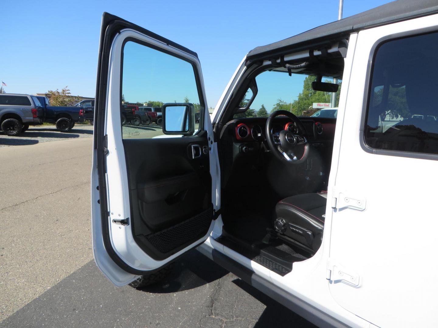 2021 White /BLACK Jeep Wrangler Unlimited Rubicon (1C4HJXFN7MW) with an 2.0L L4 DOHC 16V TURBO engine, 6A transmission, located at 2630 Grass Valley Highway, Auburn, CA, 95603, (530) 508-5100, 38.937893, -121.095482 - Features a Zone Offroad 3" lift kit, Fox Adventure series shocks, 17" Method MR315 wheels, 37" Toyo AT3 tires, Smittybilt XRC front and rear bumpers, Smittybilt Synthetic rope winch, RC inner fender liners, and Barricade front and rear flat fenders. - Photo#23