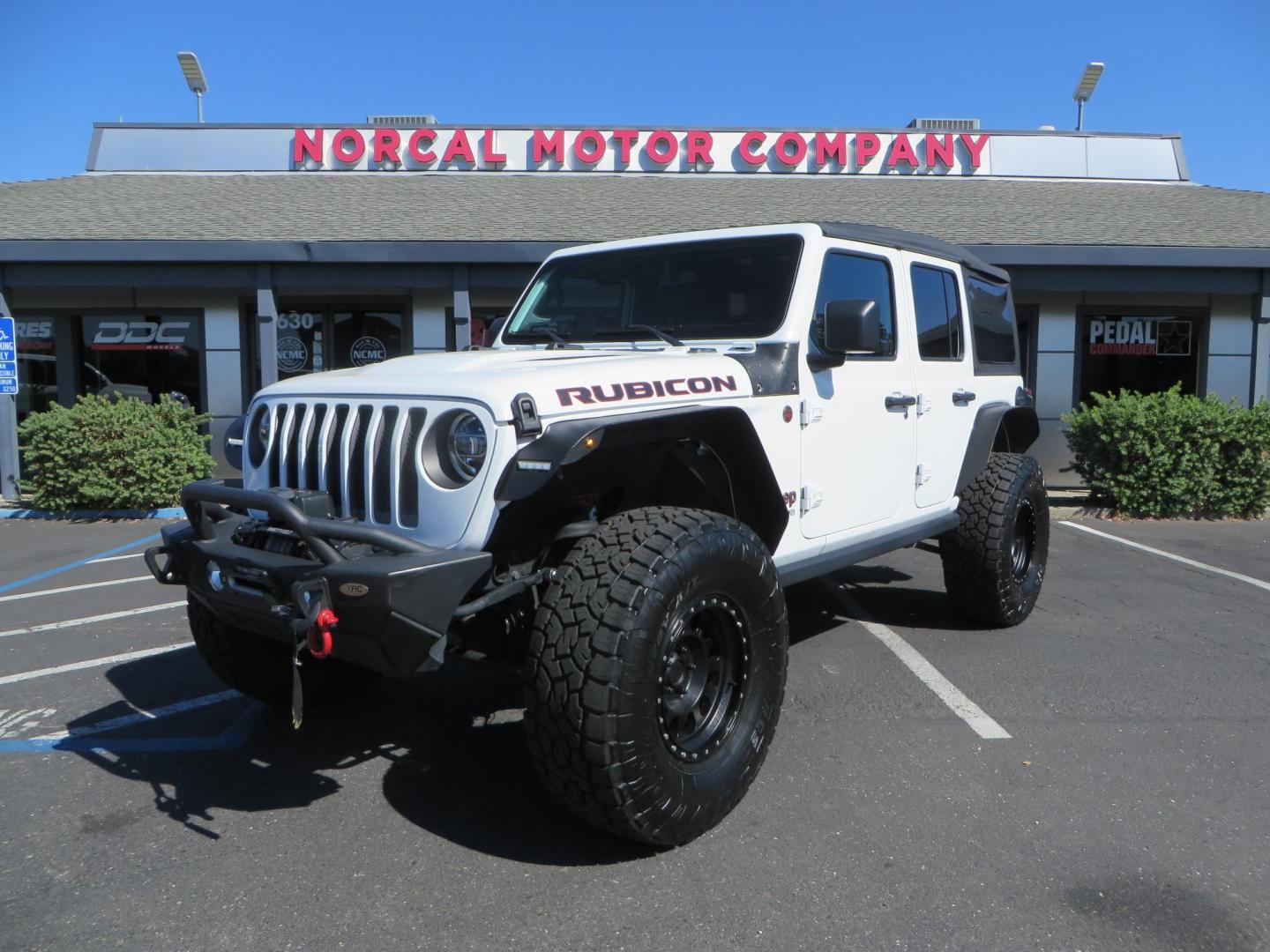 2021 White /BLACK Jeep Wrangler Unlimited Rubicon (1C4HJXFN7MW) with an 2.0L L4 DOHC 16V TURBO engine, 6A transmission, located at 2630 Grass Valley Highway, Auburn, CA, 95603, (530) 508-5100, 38.937893, -121.095482 - Features a Zone Offroad 3" lift kit, Fox Adventure series shocks, 17" Method MR315 wheels, 37" Toyo AT3 tires, Smittybilt XRC front and rear bumpers, Smittybilt Synthetic rope winch, RC inner fender liners, and Barricade front and rear flat fenders. - Photo#0