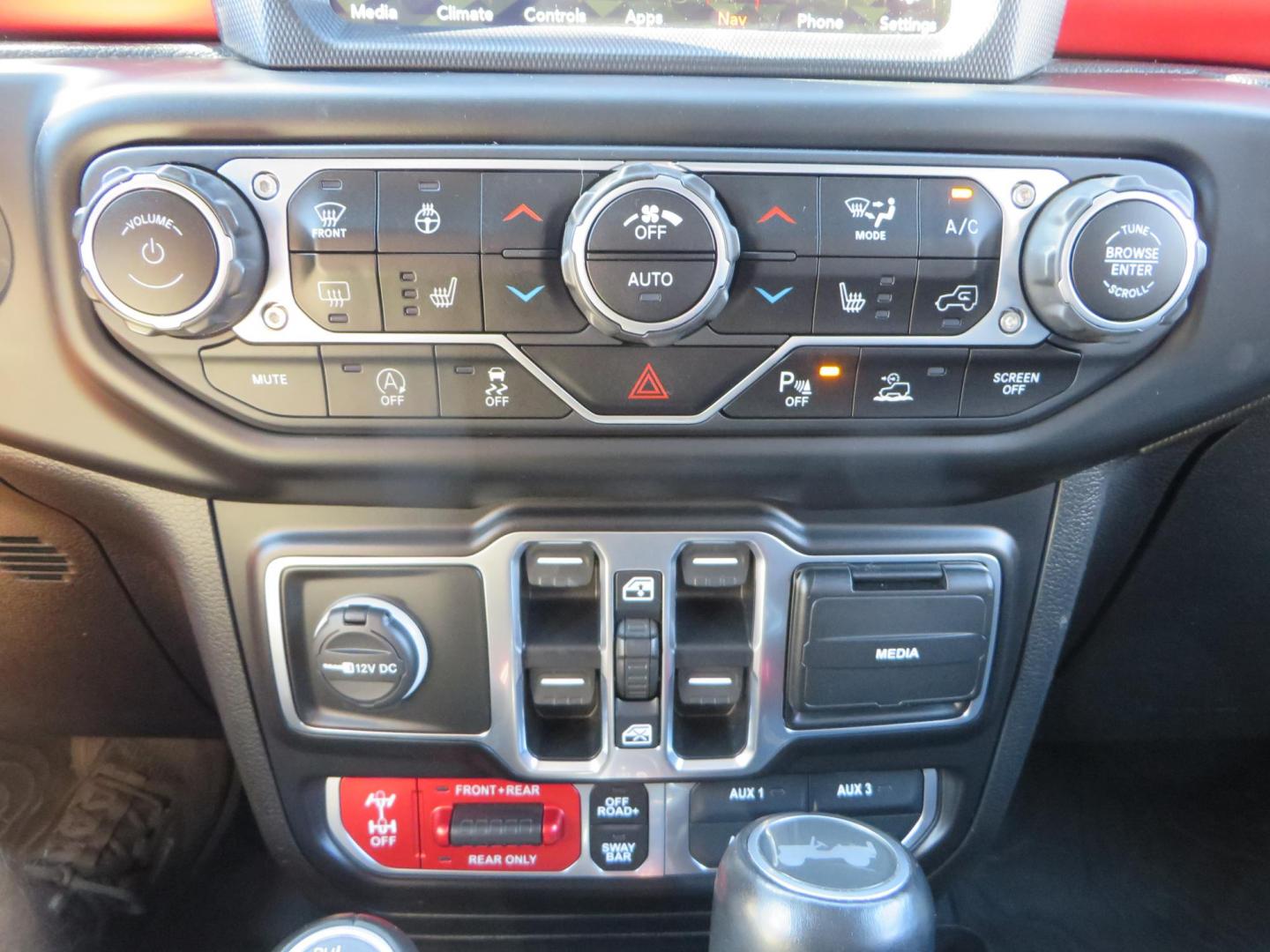 2021 White /BLACK Jeep Wrangler Unlimited Rubicon (1C4HJXFN7MW) with an 2.0L L4 DOHC 16V TURBO engine, 6A transmission, located at 2630 Grass Valley Highway, Auburn, CA, 95603, (530) 508-5100, 38.937893, -121.095482 - Features a Zone Offroad 3" lift kit, Fox Adventure series shocks, 17" Method MR315 wheels, 37" Toyo AT3 tires, Smittybilt XRC front and rear bumpers, Smittybilt Synthetic rope winch, RC inner fender liners, and Barricade front and rear flat fenders. - Photo#34