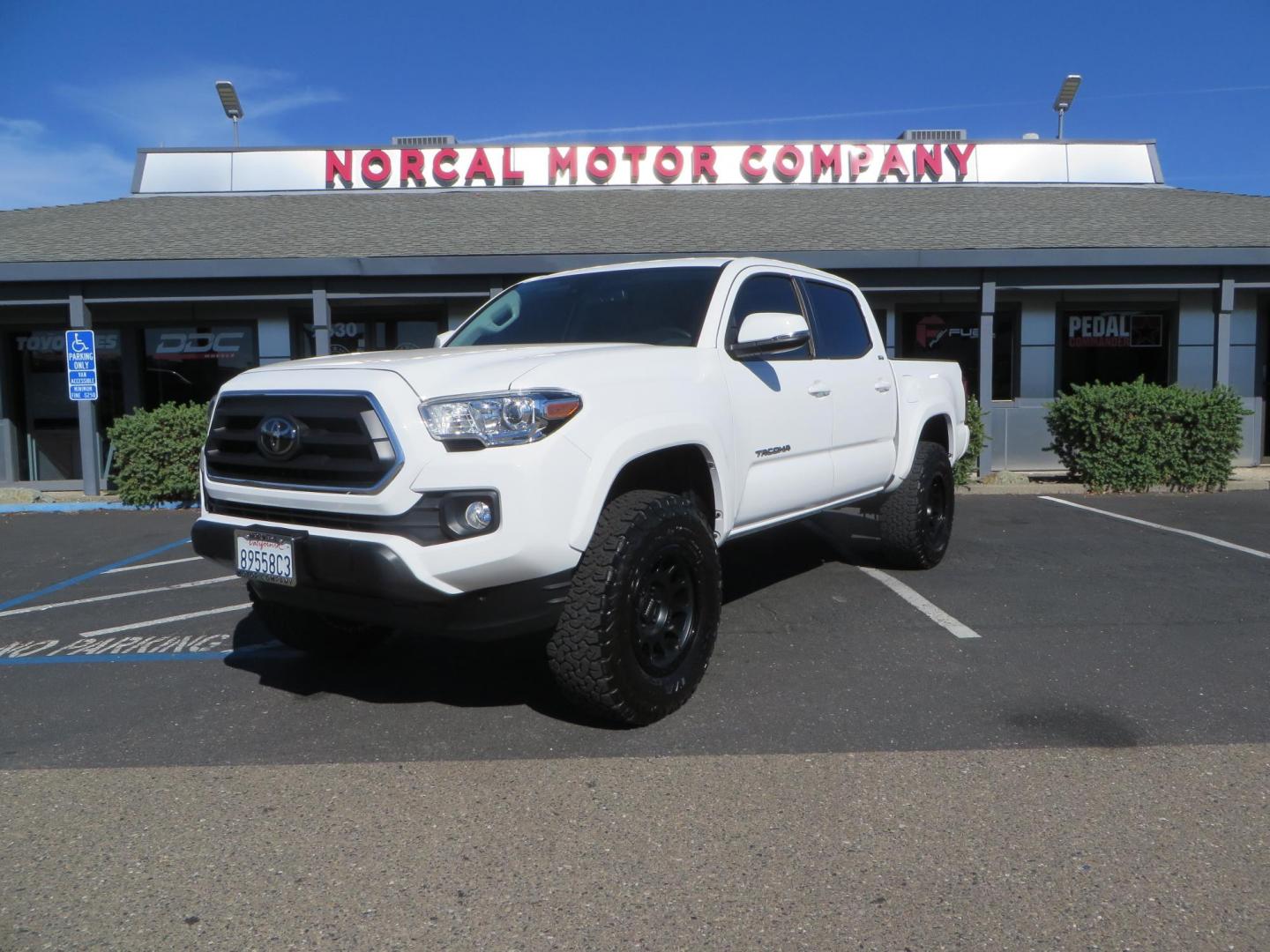 2021 White Toyota Tacoma SR5 Double Cab V6 6AT 4WD (3TMCZ5AN3MM) with an 3.5L V6 DOHC 24V engine, 6A transmission, located at 2630 Grass Valley Highway, Auburn, CA, 95603, (530) 508-5100, 38.937893, -121.095482 - Tacoma SR5 sitting on Bilstein 5100 series front struts and rear shocks, BFG KO2 tires, Method NV wheels, and window tint. - Photo#0