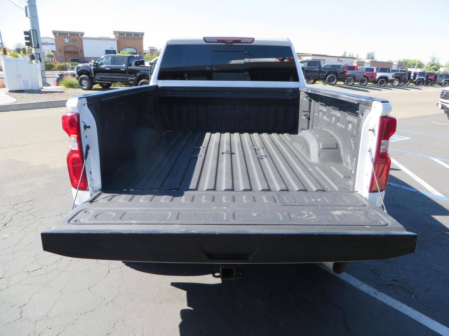 2021 White Chevrolet Silverado 2500HD High Country Crew Cab Short Box 4WD (1GC4YREY9MF) with an 6.6L V8 OHV 16V DIESEL engine, 6A transmission, located at 2630 Grass Valley Highway, Auburn, CA, 95603, (530) 508-5100, 38.937893, -121.095482 - Features - Fabtech leveling kit with upper control arms, 17" Method Race Wheels, 35" Toyo RT trail tires, and window tint. - Photo#21