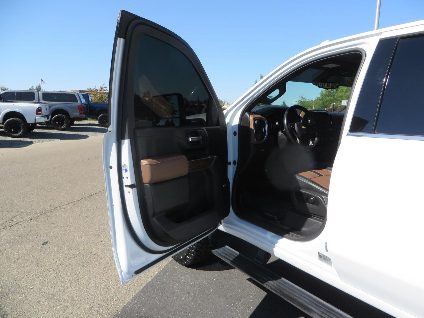 2021 White Chevrolet Silverado 2500HD High Country Crew Cab Short Box 4WD (1GC4YREY9MF) with an 6.6L V8 OHV 16V DIESEL engine, 6A transmission, located at 2630 Grass Valley Highway, Auburn, CA, 95603, (530) 508-5100, 38.937893, -121.095482 - Features - Fabtech leveling kit with upper control arms, 17" Method Race Wheels, 35" Toyo RT trail tires, and window tint. - Photo#29